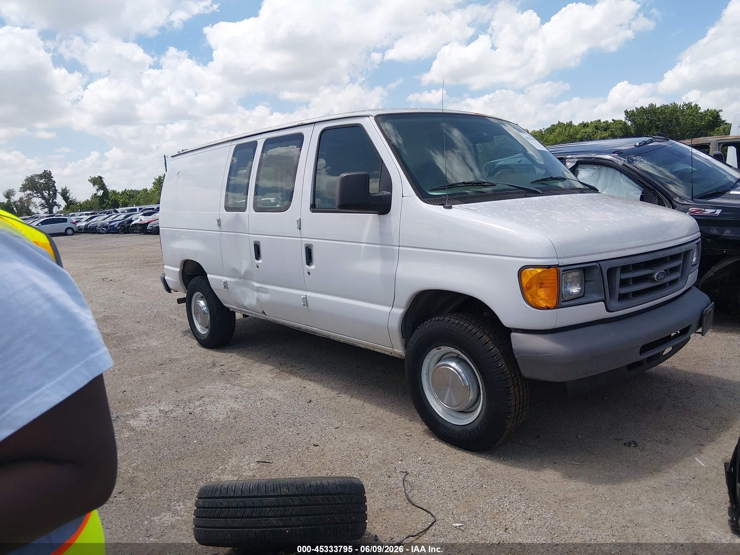 2006 Ford Econoline Cargo, VIN 1FTNE24W66DB23160 — Side