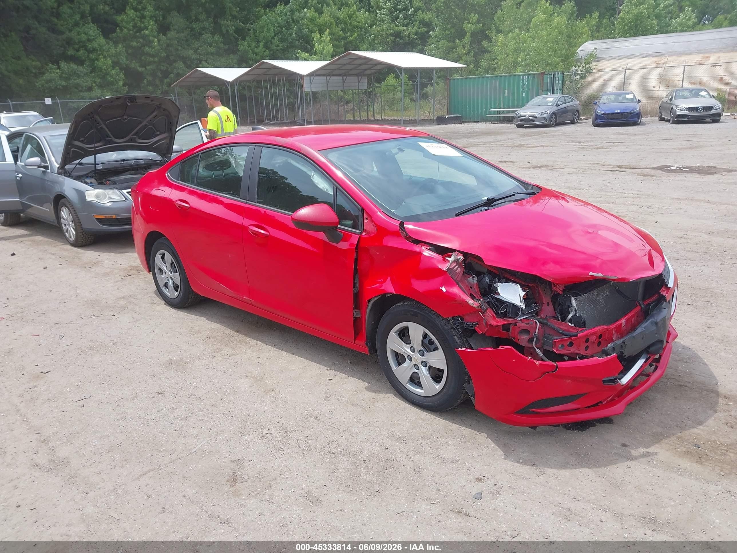 2018 Chevrolet Cruze LS, VIN 1G1BB5SM4J7189625 — Перед