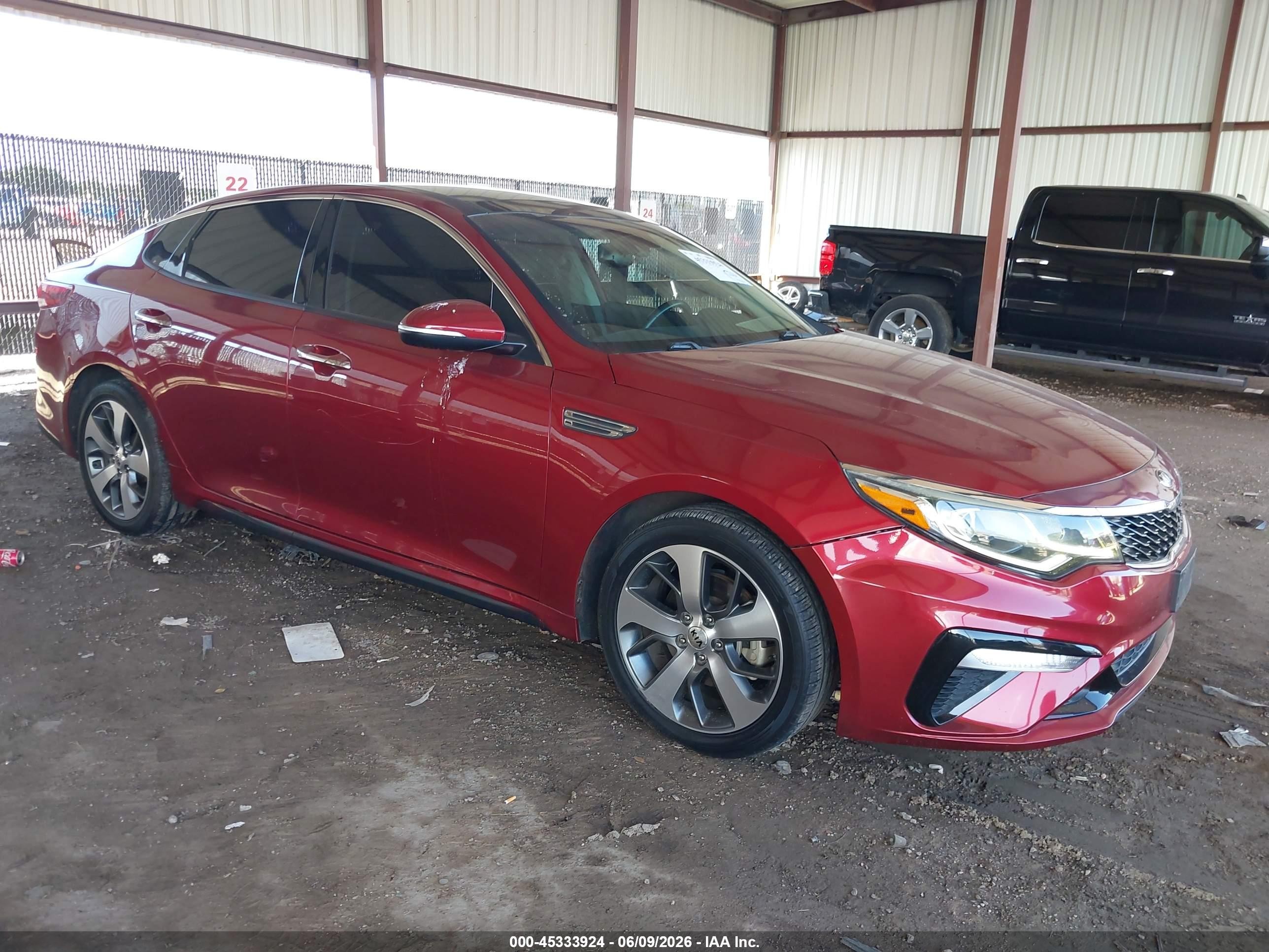 2019 Kia Optima LX, VIN 5XXGT4L33KG367835 — Front end