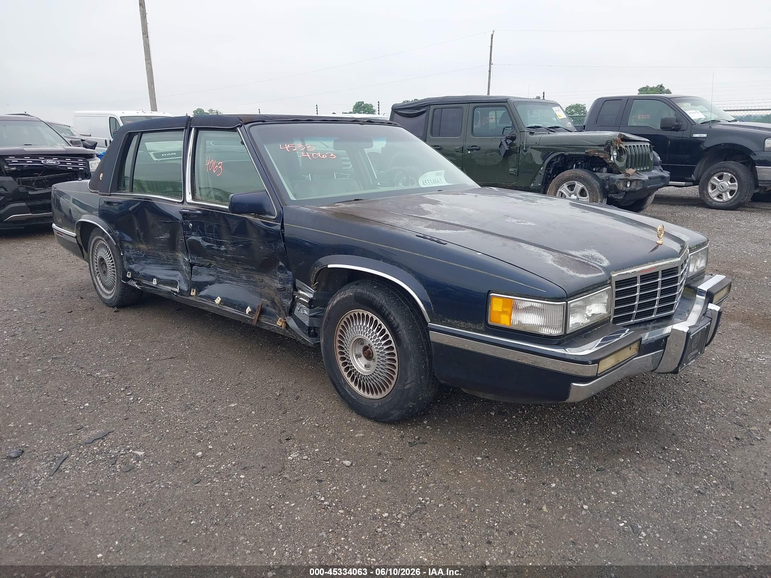 1993 Cadillac DeVille, VIN 1G6CD53B7P4290075 — Side