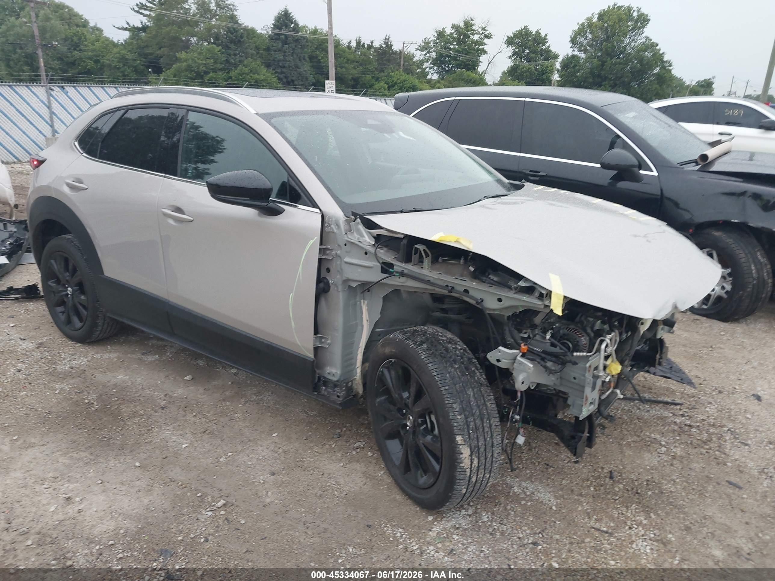 2024 Mazda CX-30 Premium Plus, VIN 3MVDMBEY2RM610085 — Front end