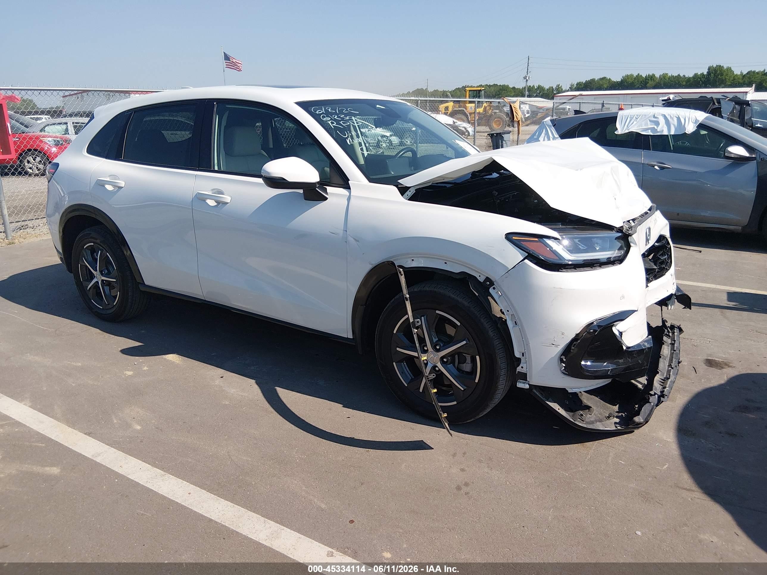 2024 Honda HR-V EX-L, VIN 3CZRZ1H73RM717498 — Перед