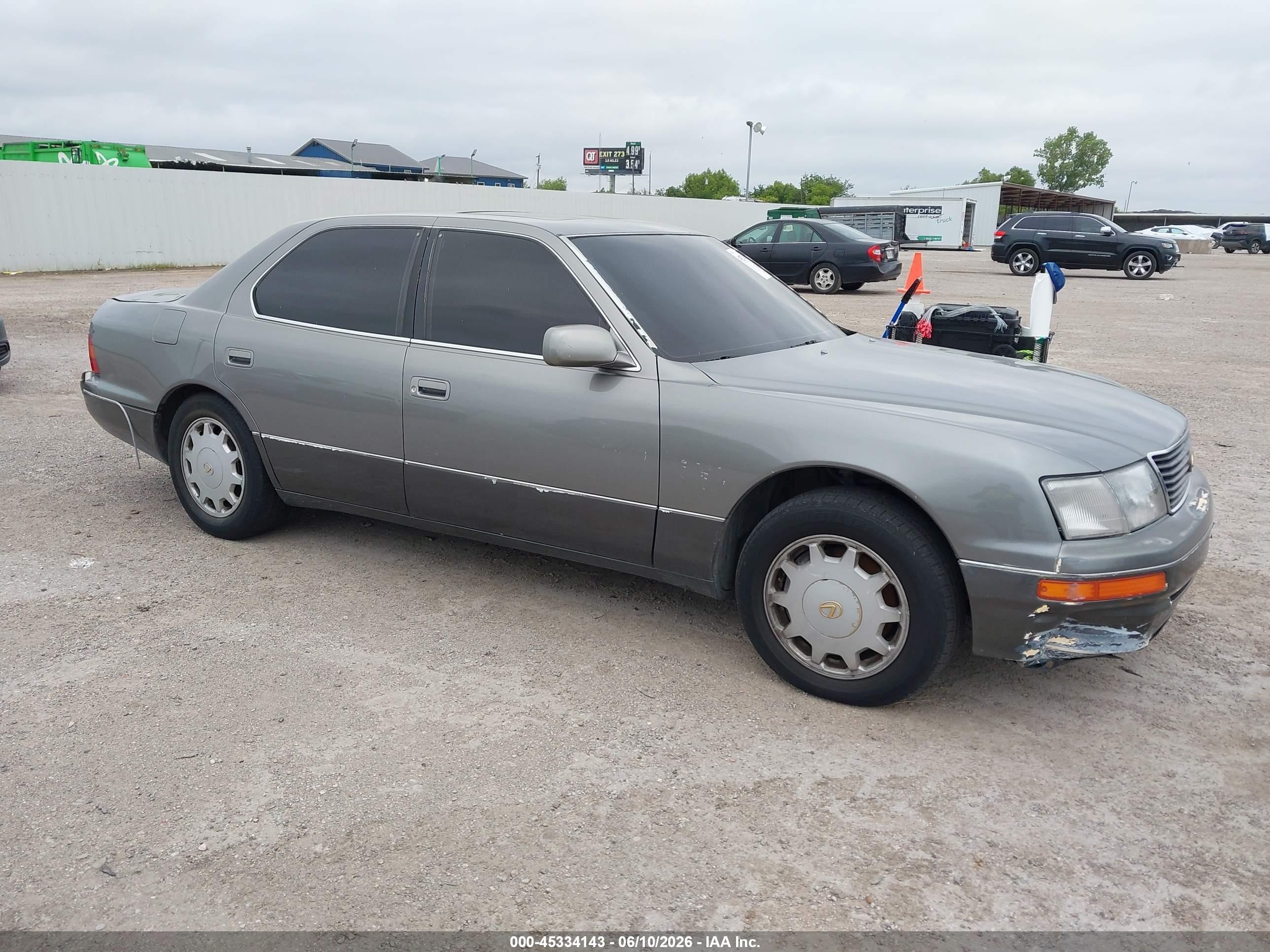 1997 Lexus LS 400, VIN JT8BH28F4V0077109 — Rear end