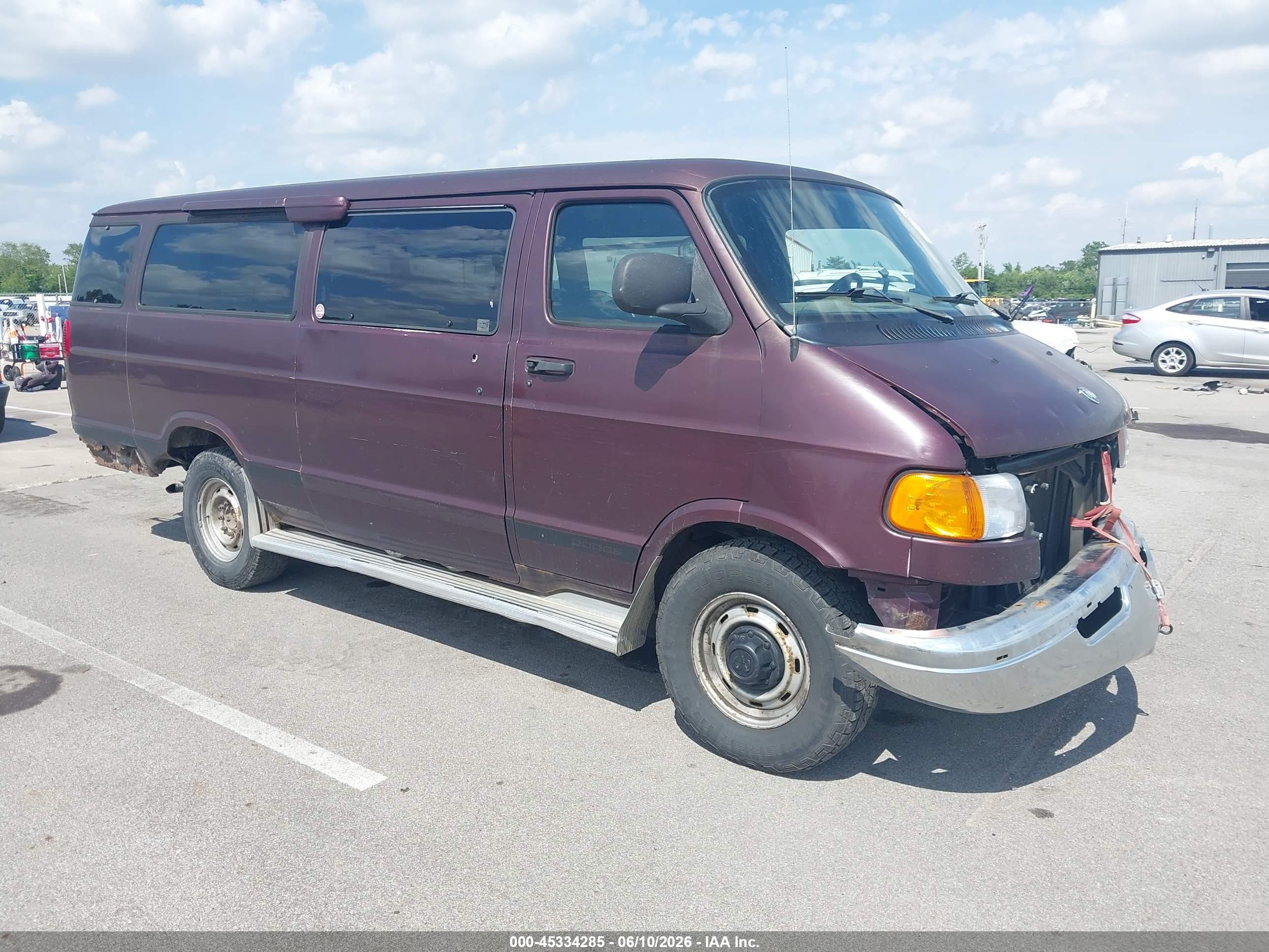 2001 Dodge Passenger, VIN 2B5WB35Z91K543093 — Front end