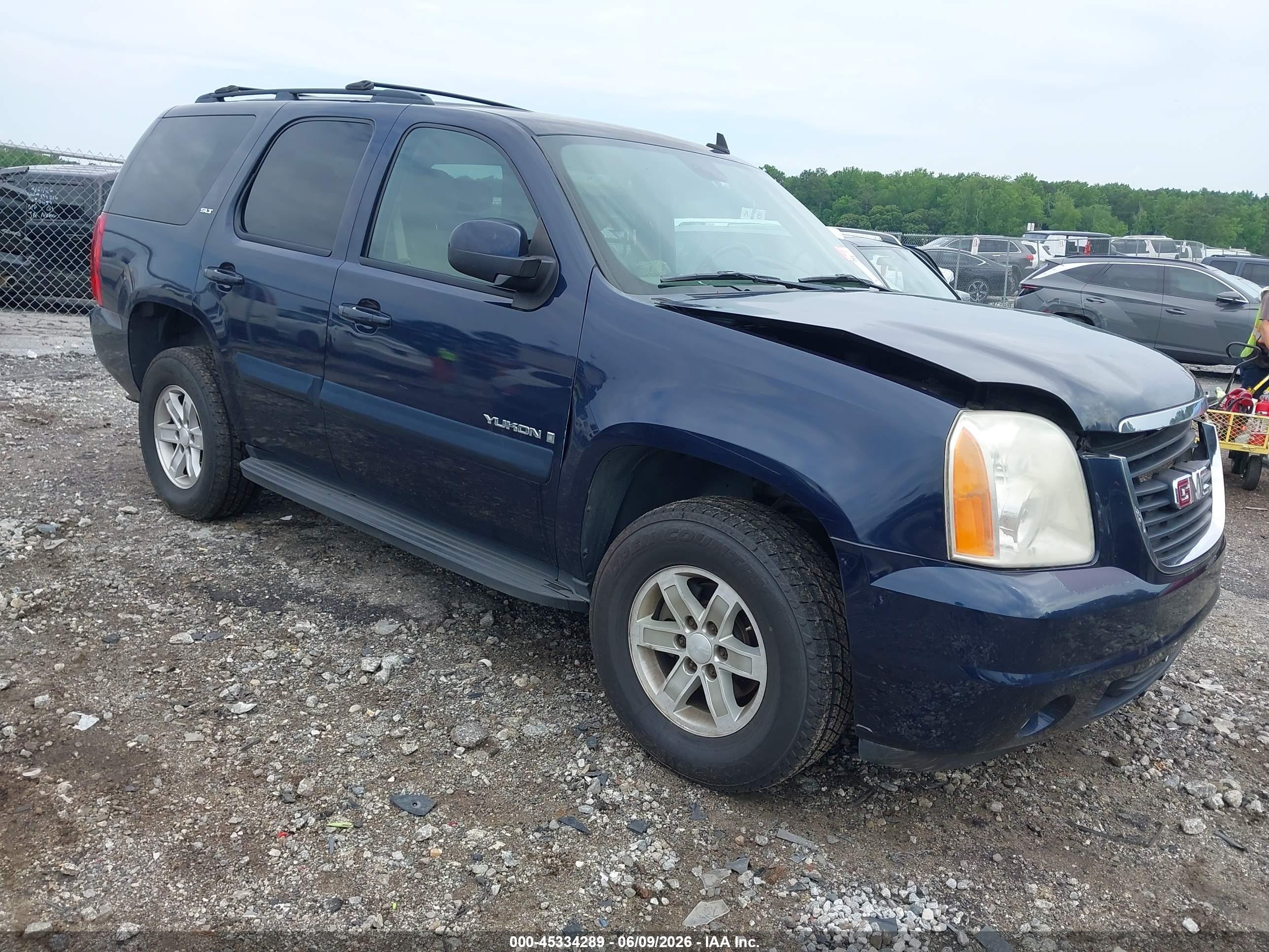 2009 GMC Yukon SLT 4SB, VIN 1GKFK33069R192460 — Side