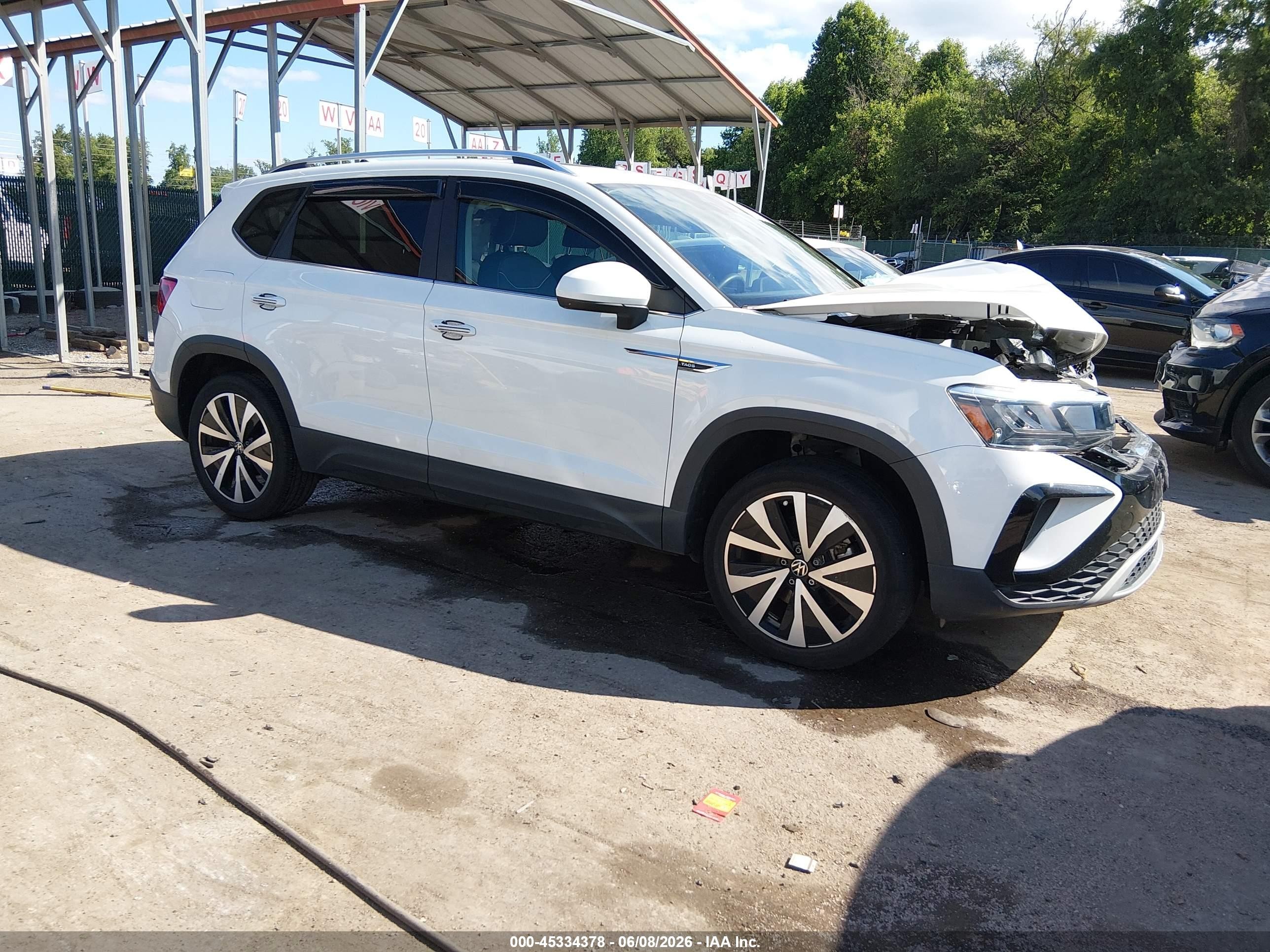 2023 Volkswagen Taos SE, VIN 3VVEX7B20PM360015 — Front end