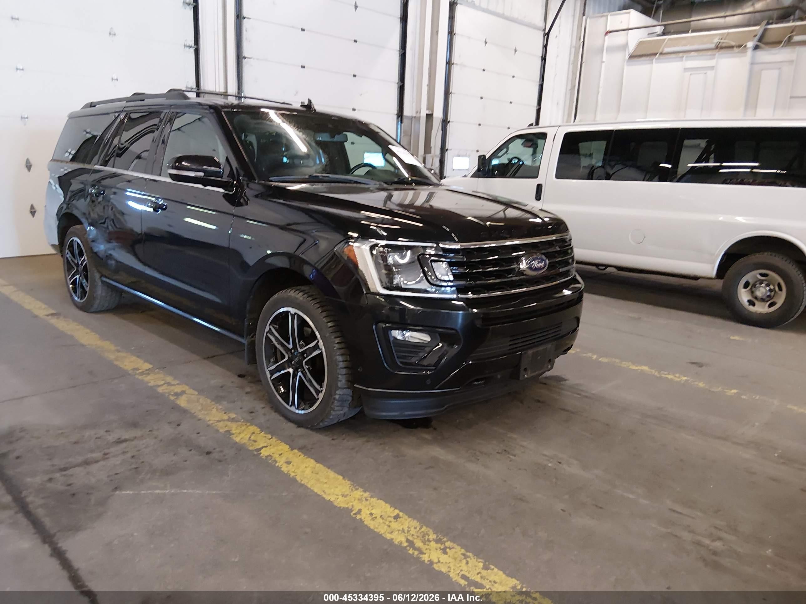 2019 Ford Expedition Max Limited, VIN 1FMJK2AT9KEA62484 — Бок