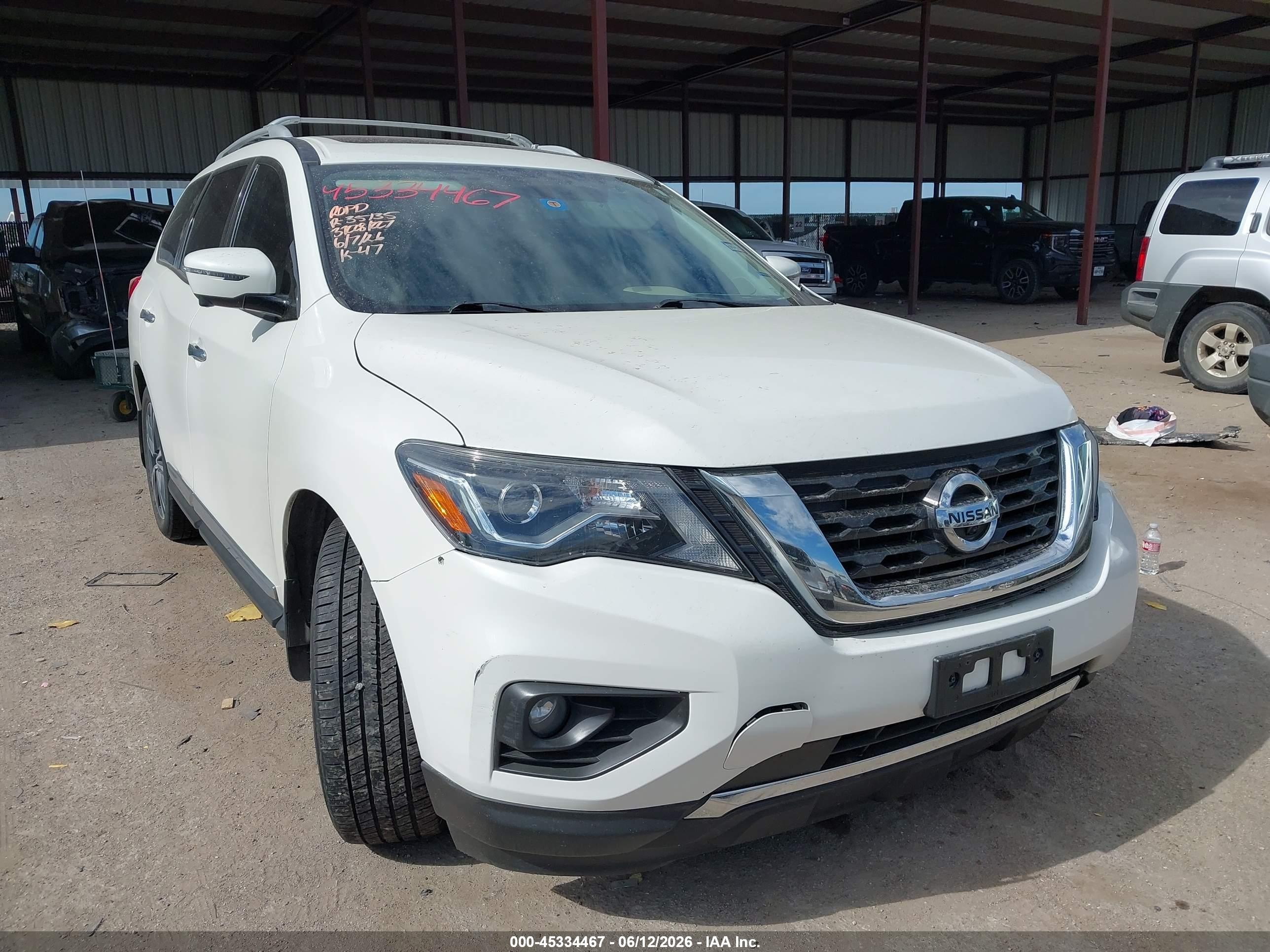 2020 Nissan Pathfinder Platinum, VIN 5N1DR2DN0LC646033 — Front end