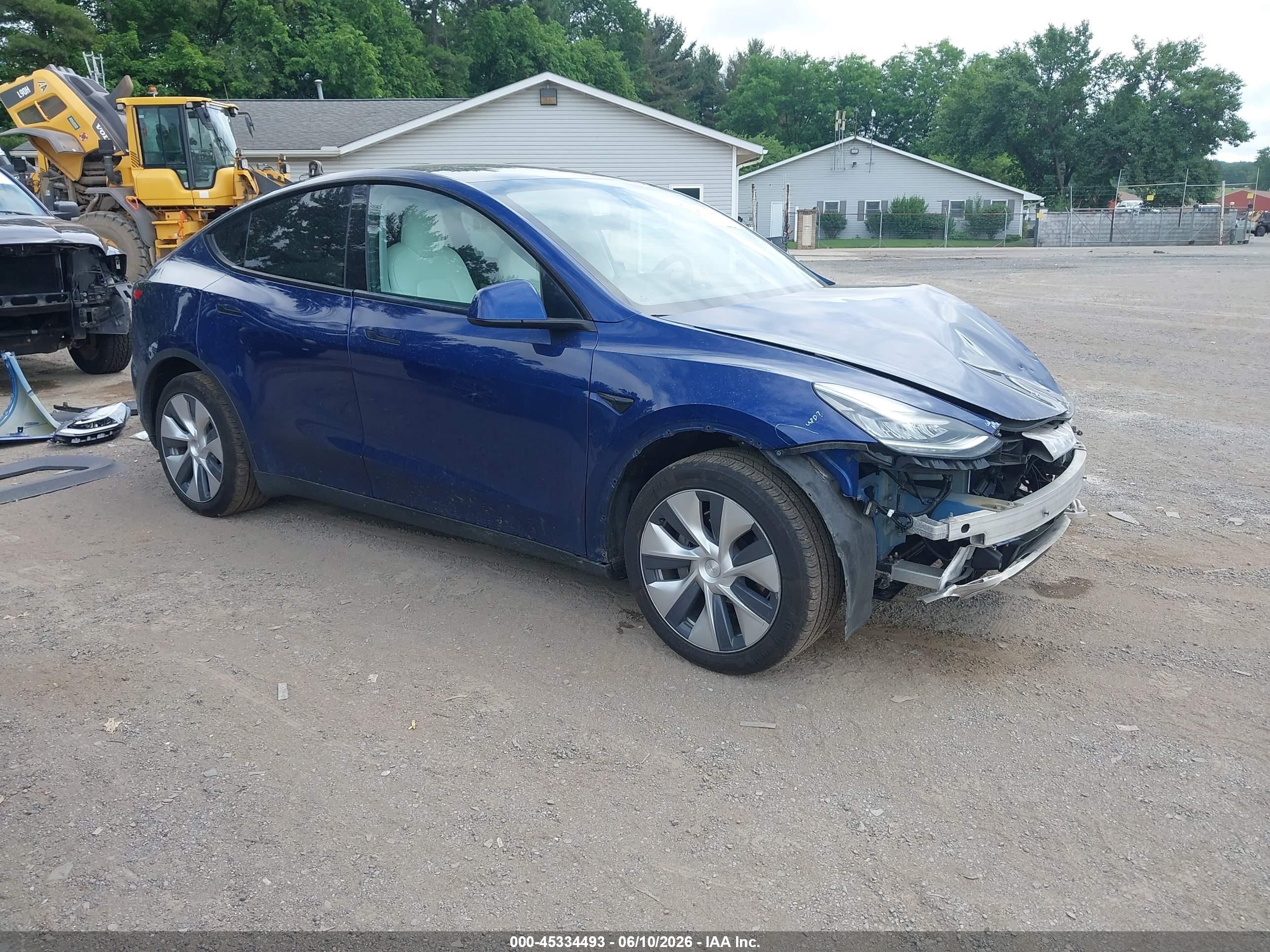 2020 Tesla Model Y Long Range, VIN 5YJYGDEE3LF021277 — Перед