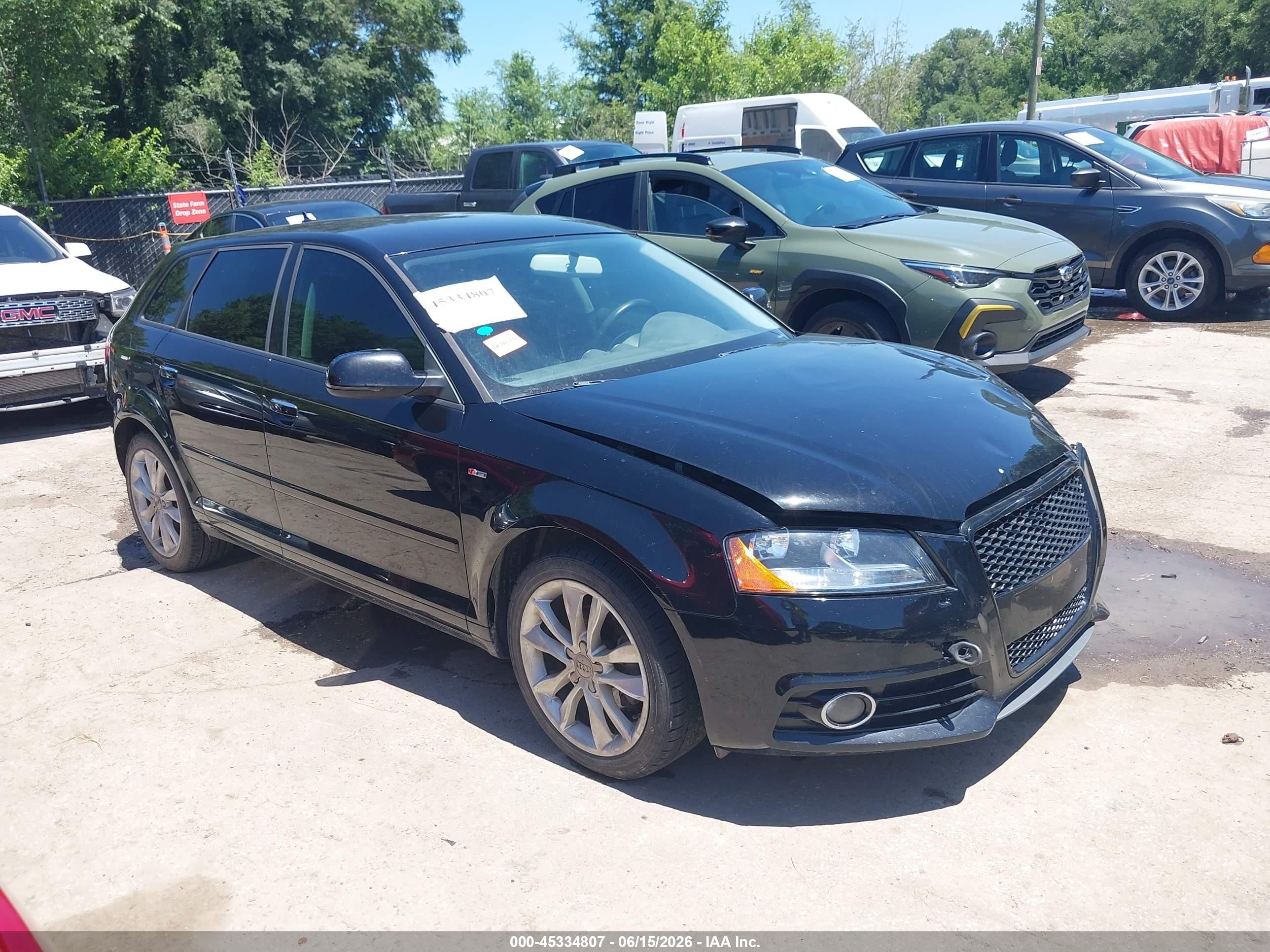 2012 Audi A3 Premium, VIN WAUBJAFM0CA010156 — Бок