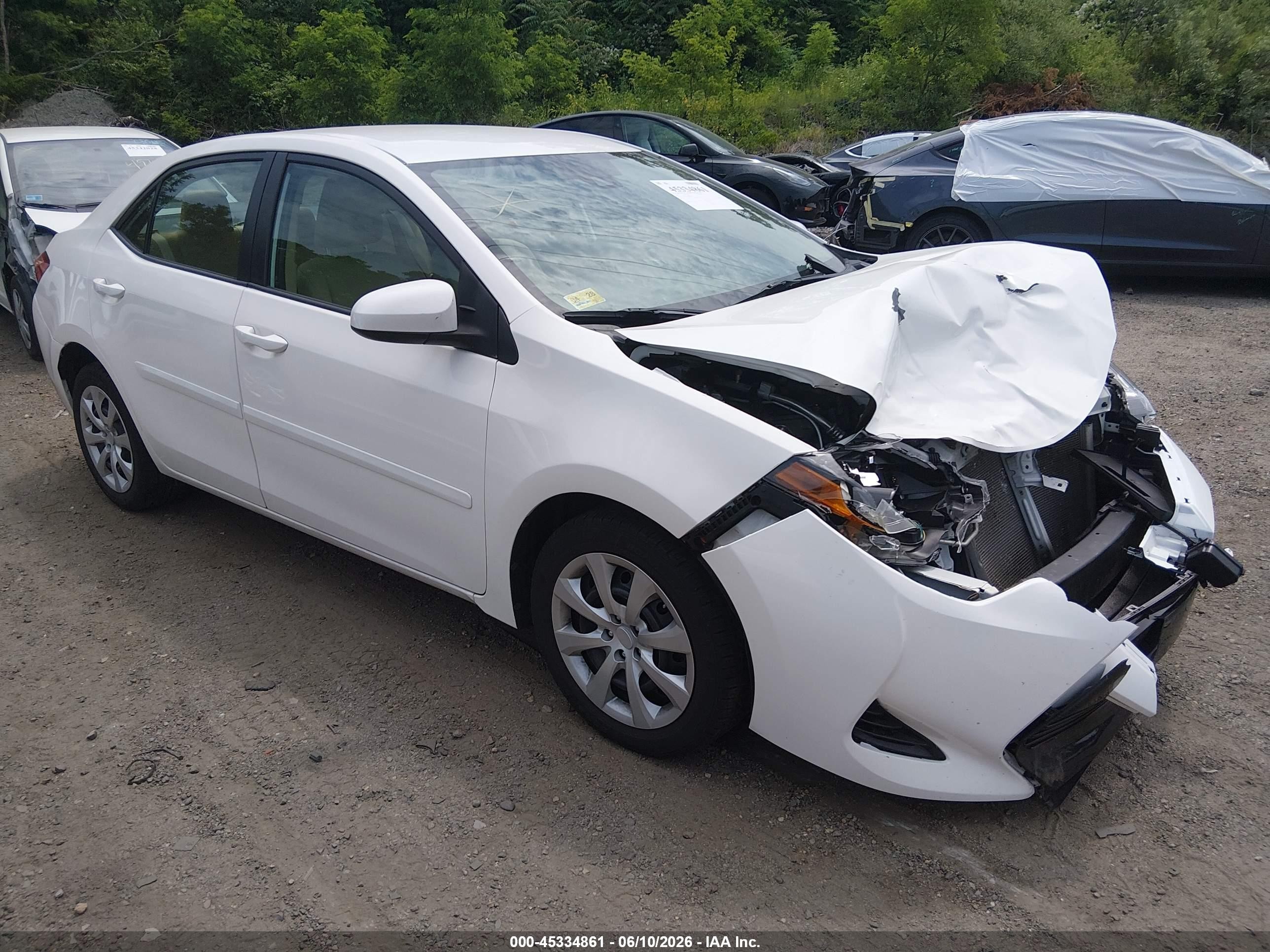 2018 Toyota Corolla LE, VIN 2T1BURHE4JC094165 — Front end