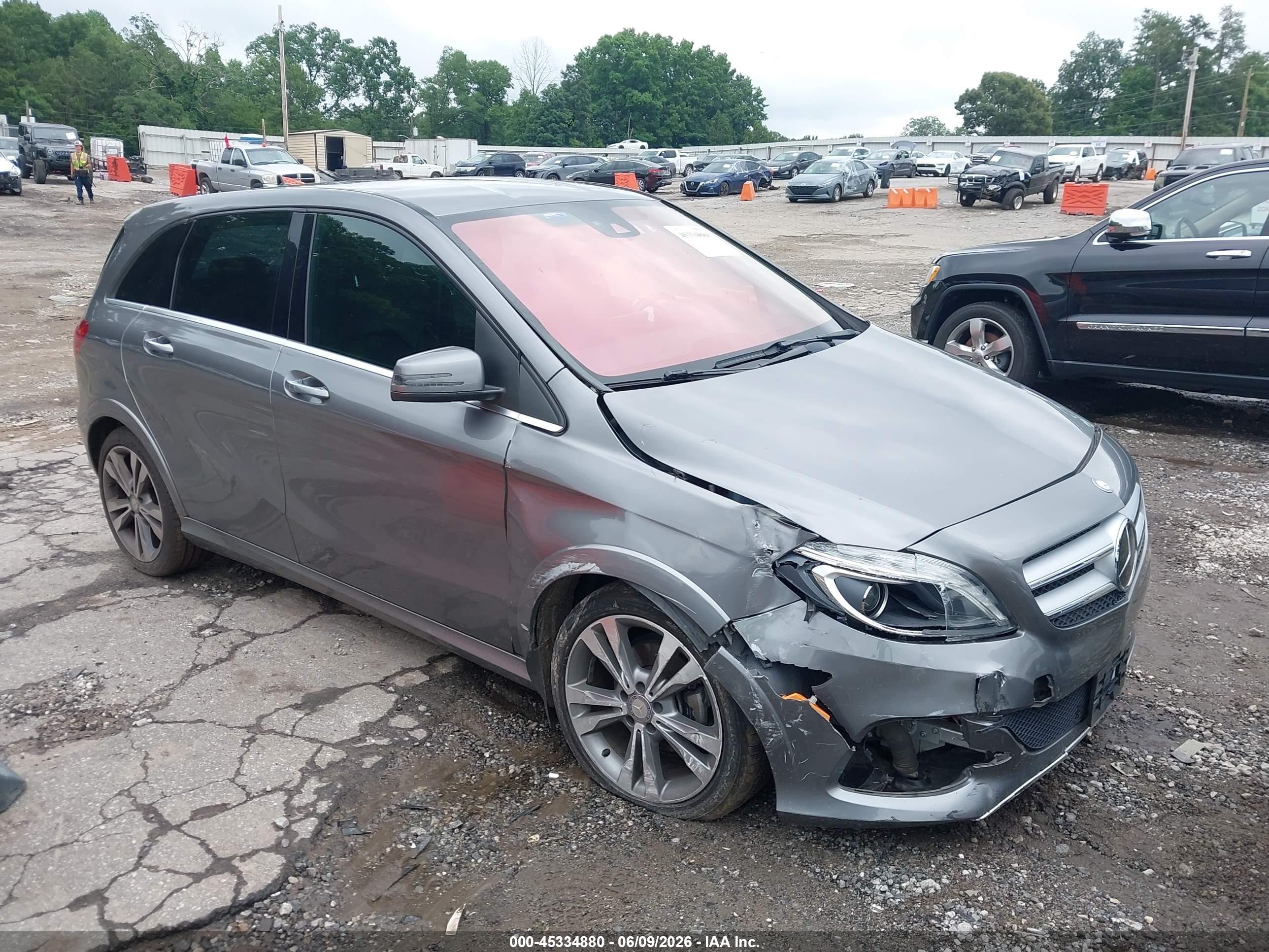 2015 Mercedes-Benz B Electric Drive, VIN WDDVP9AB6FJ004648 — Front end