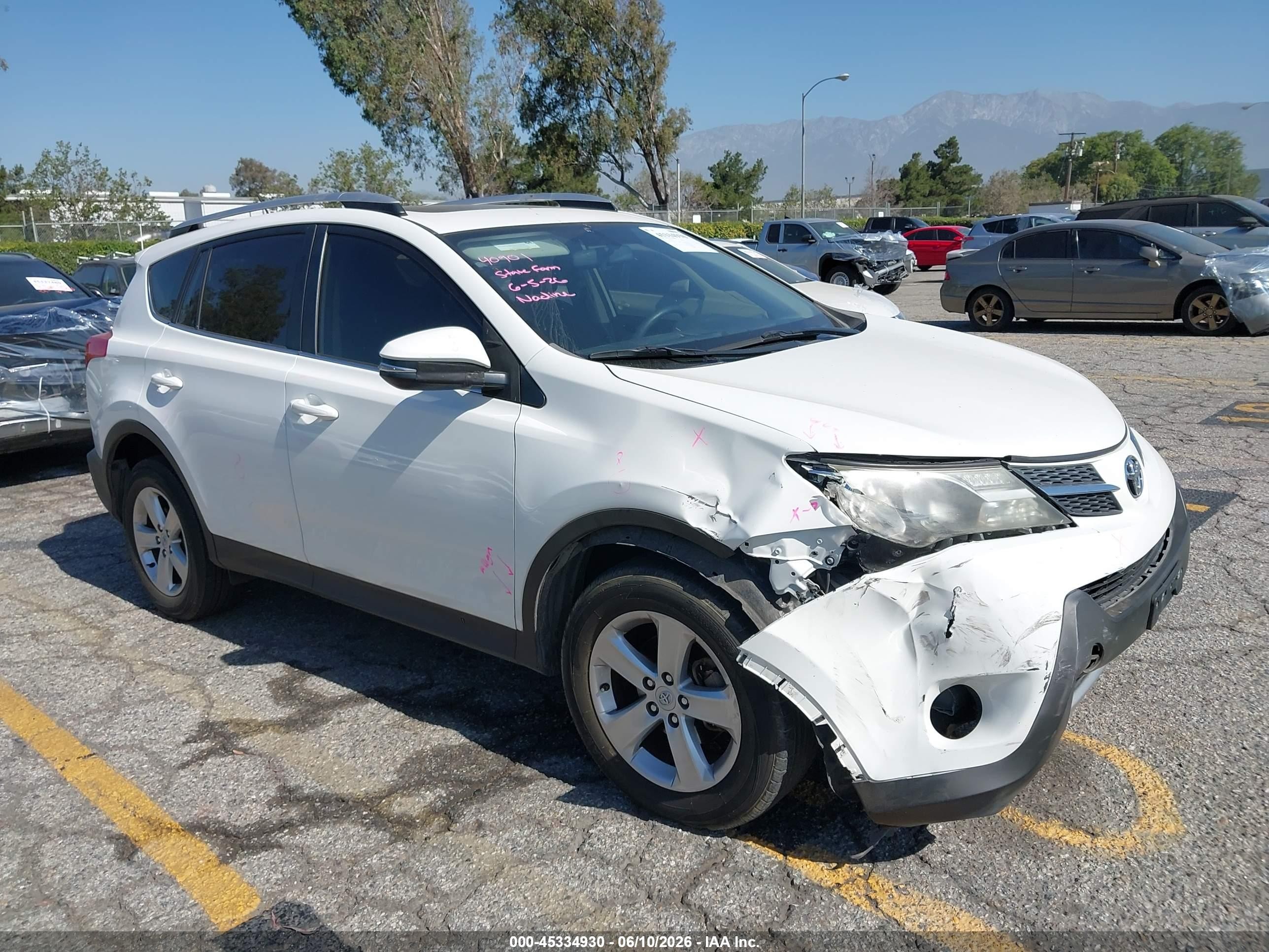 2014 Toyota RAV4 XLE, VIN JTMWFREV4EJ013126 — Front end