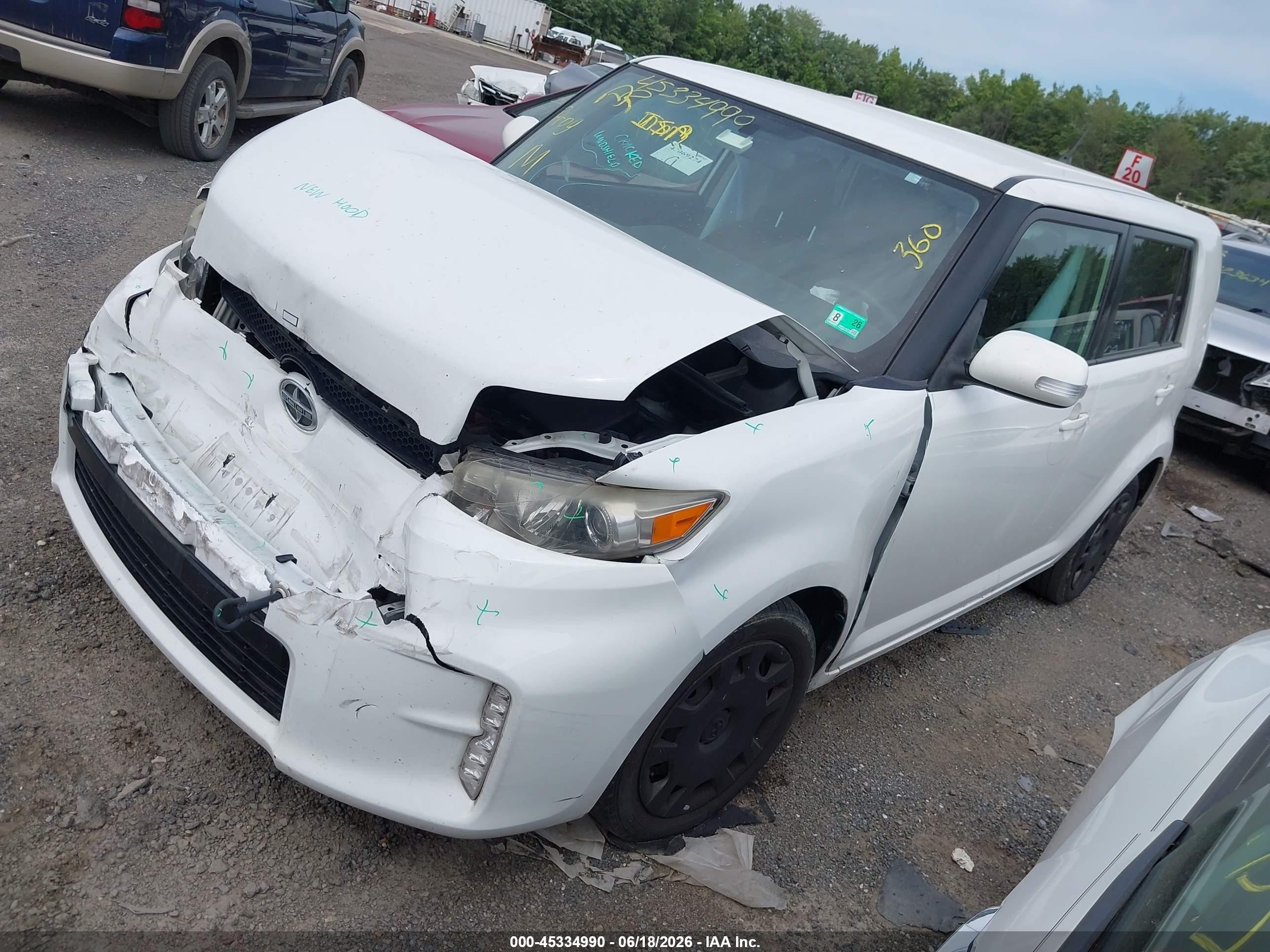 2015 Scion xB, VIN JTLZE4FE1FJ071556 — Перед