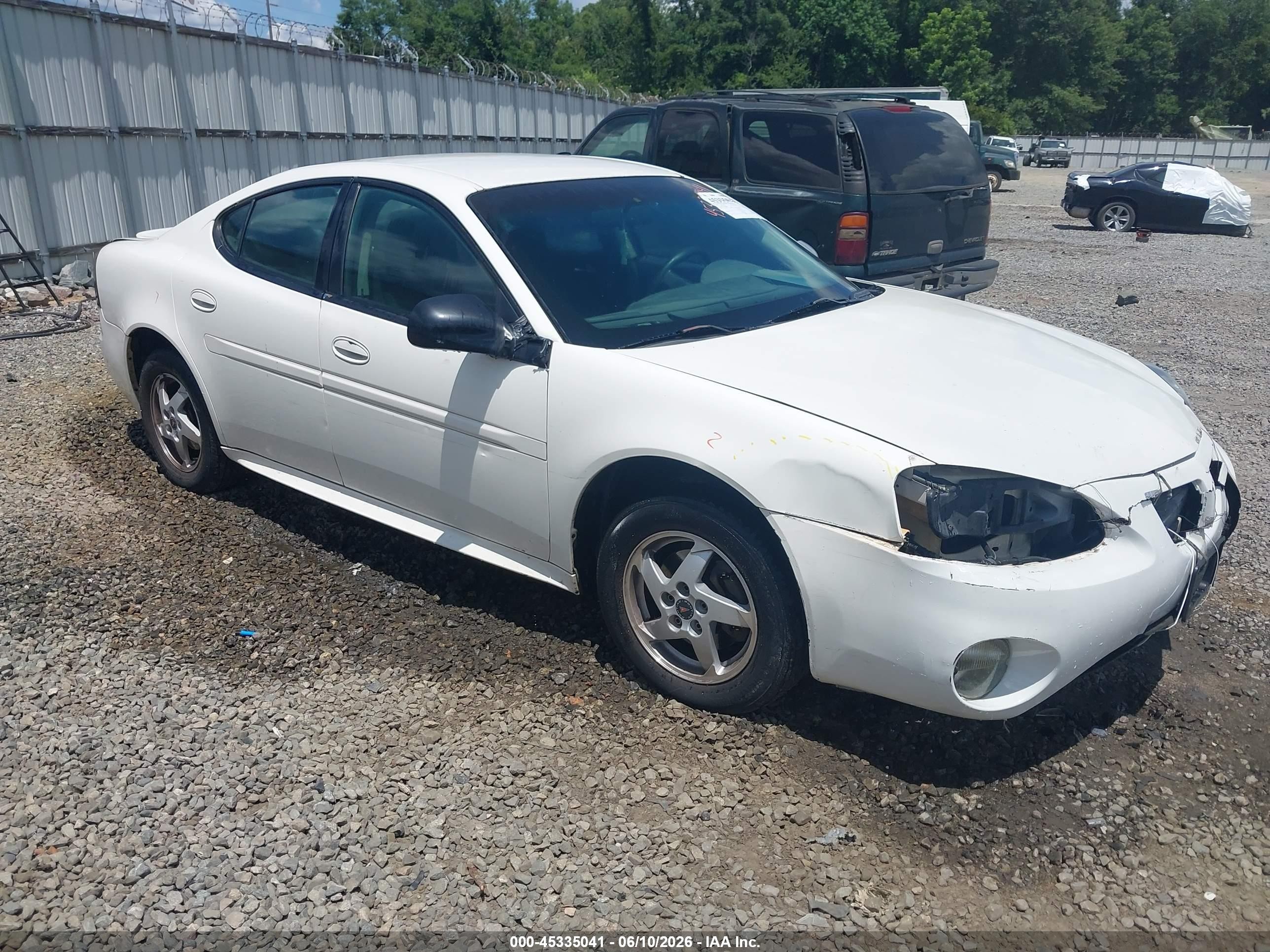 2004 Pontiac Grand Prix GT1, VIN 2G2WP522441201996 — Front end