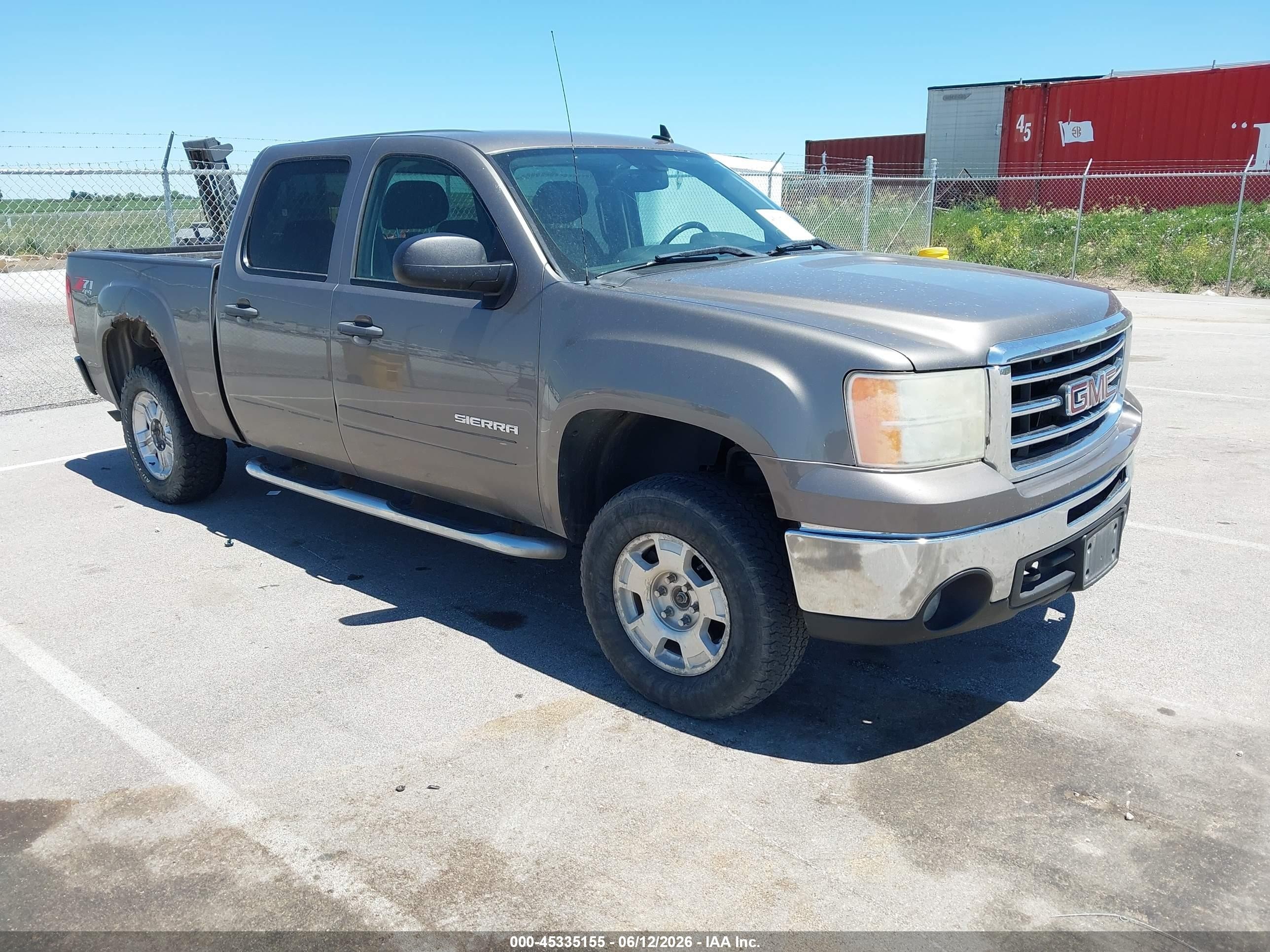 2013 GMC Sierra 1500 SLE, VIN 3GTP2VE7XDG348644 — Front end