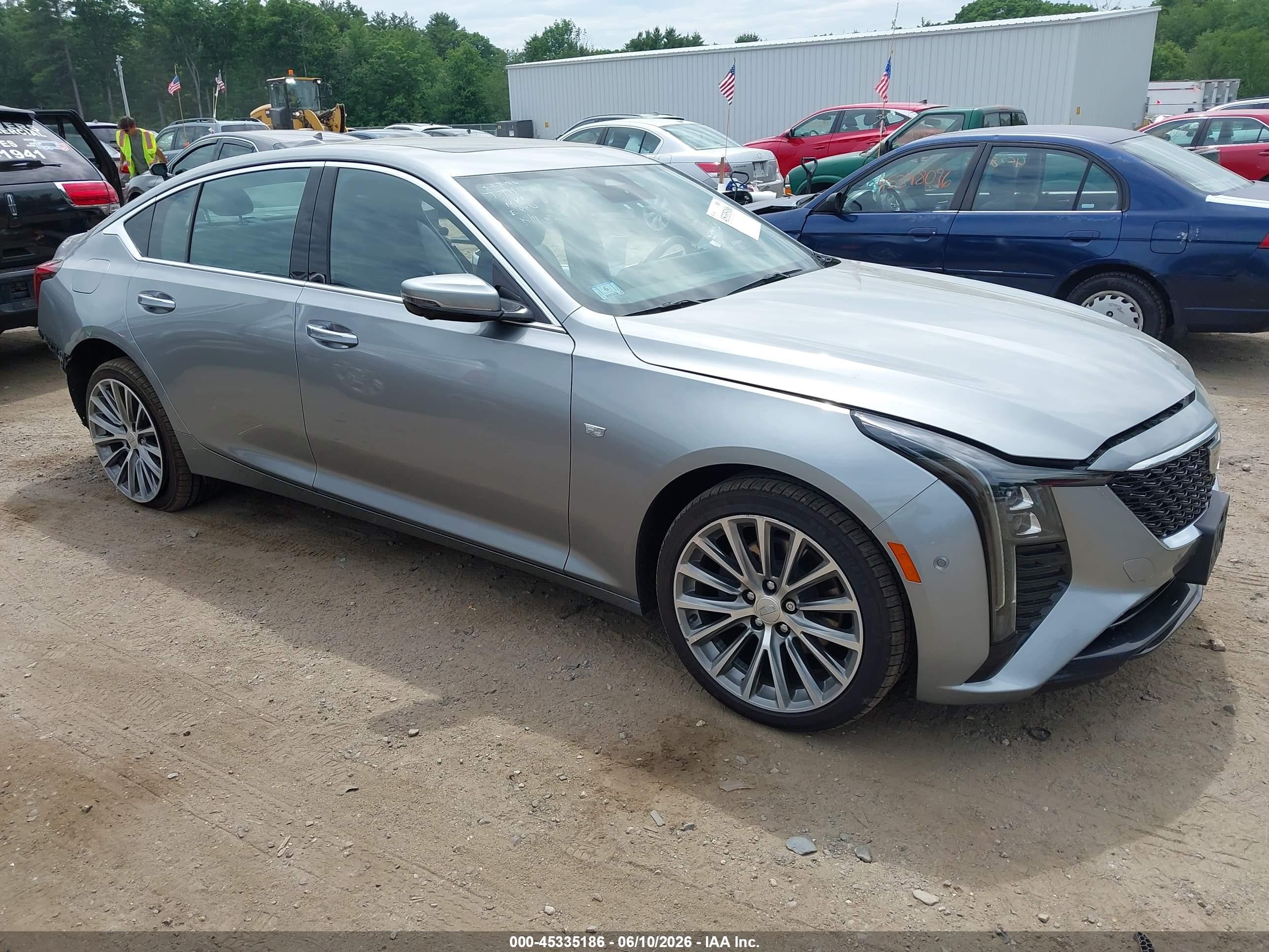 2025 Cadillac CT5 Premium Luxury, VIN 1G6DS5RW1S0102767 — Бок