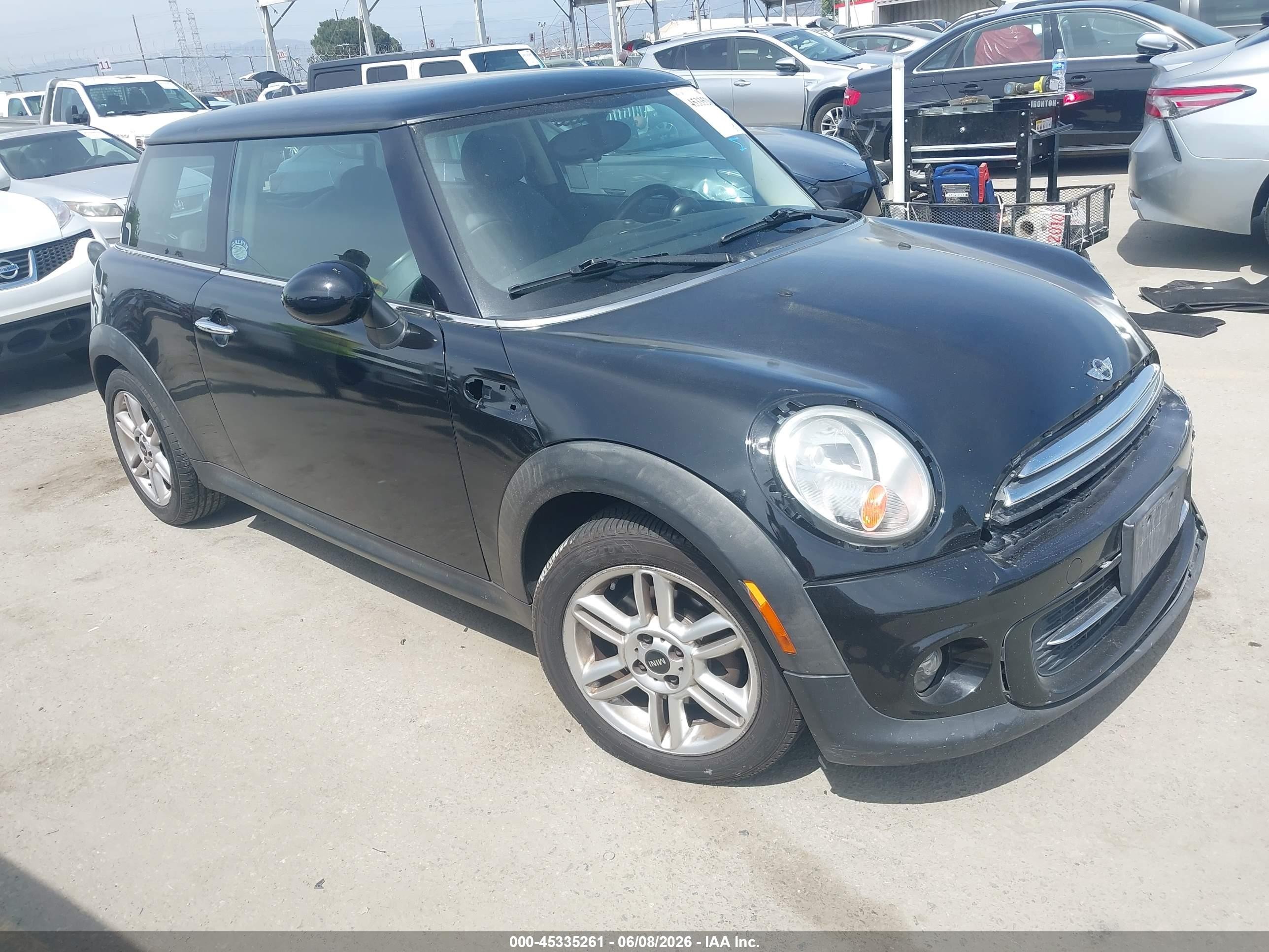 2012 MINI Hardtop, VIN WMWSU3C57CT264533 — Перед