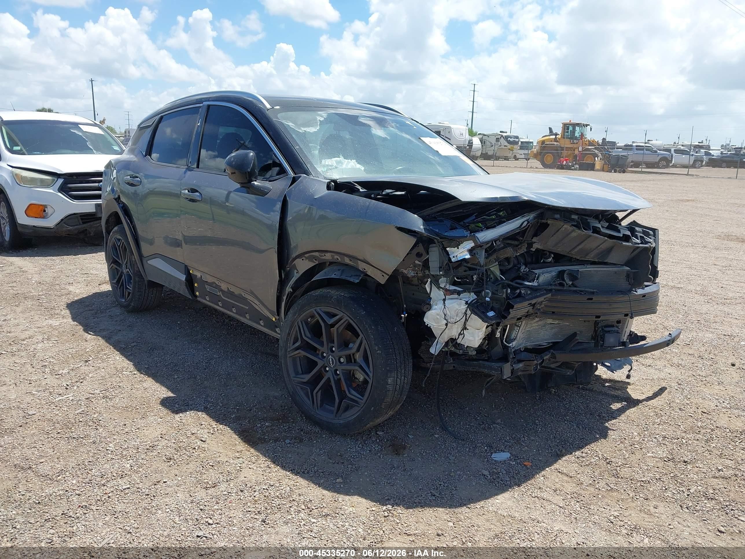 2025 Nissan Kicks SR, VIN 3N8AP6DA6SL349695 — Перед