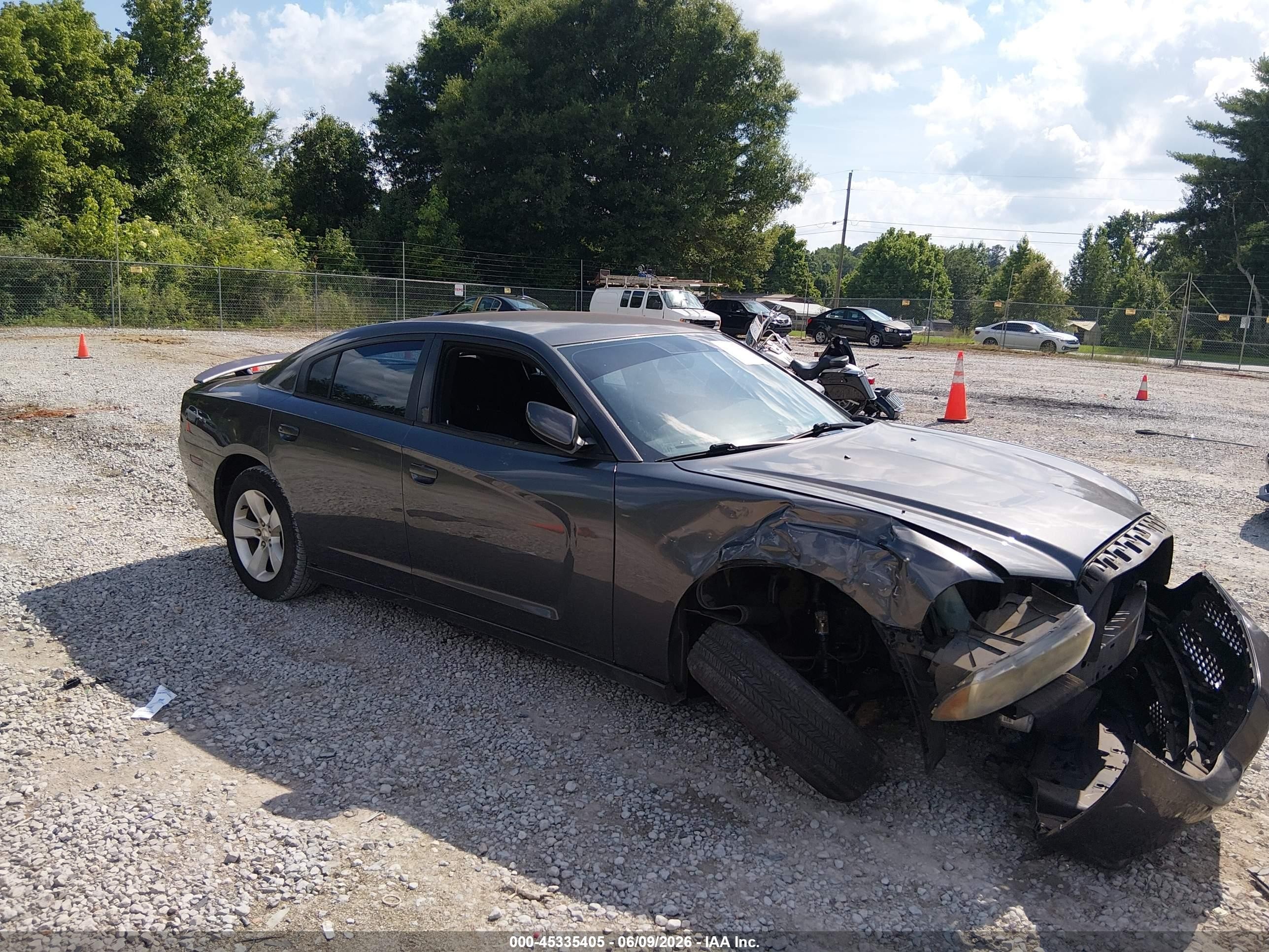 2013 Dodge Charger SE, VIN 2C3CDXBG2DH542288 — Front end