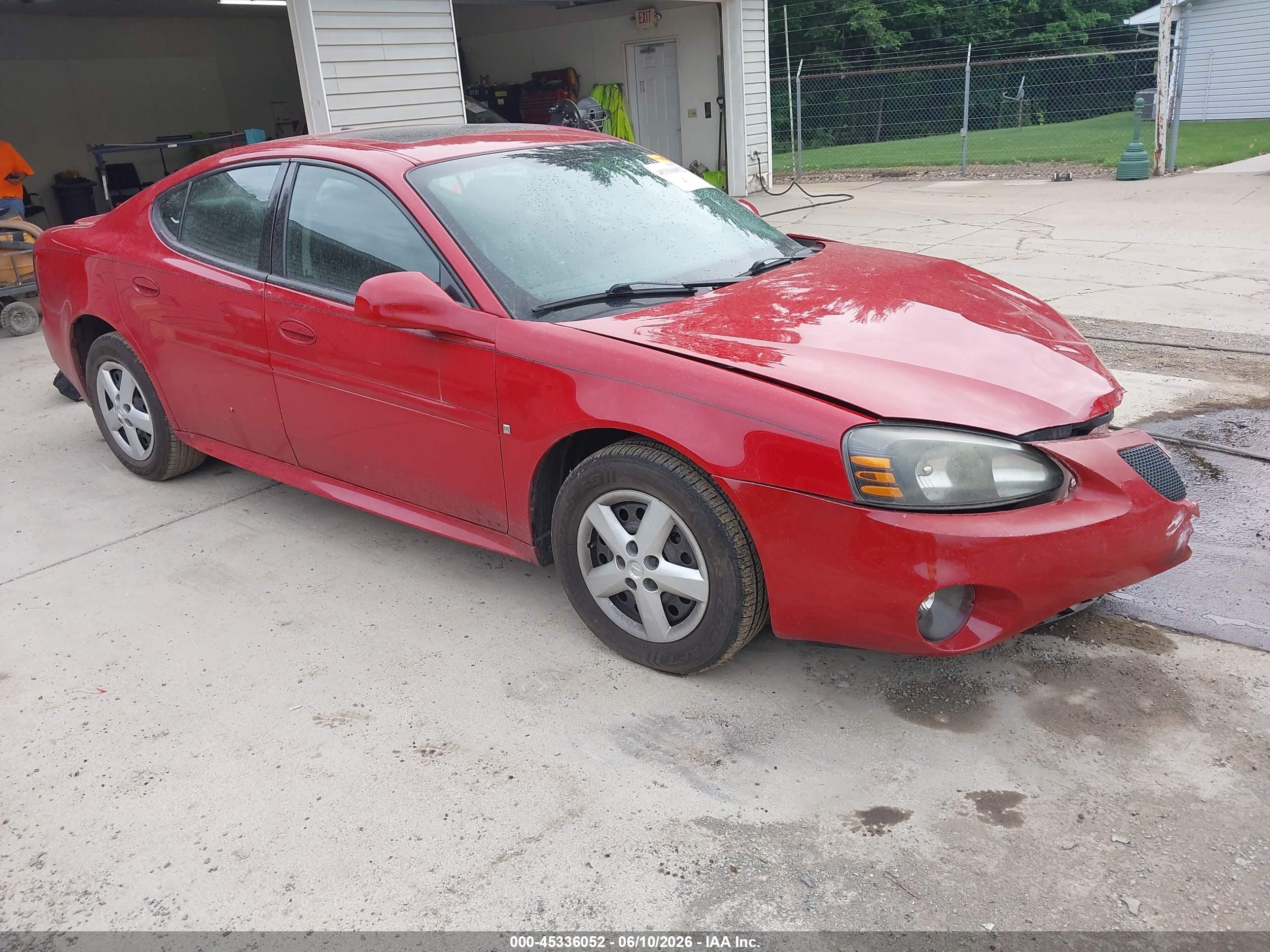 2008 Pontiac Grand Prix, VIN 2G2WP552X81108255 — Front end