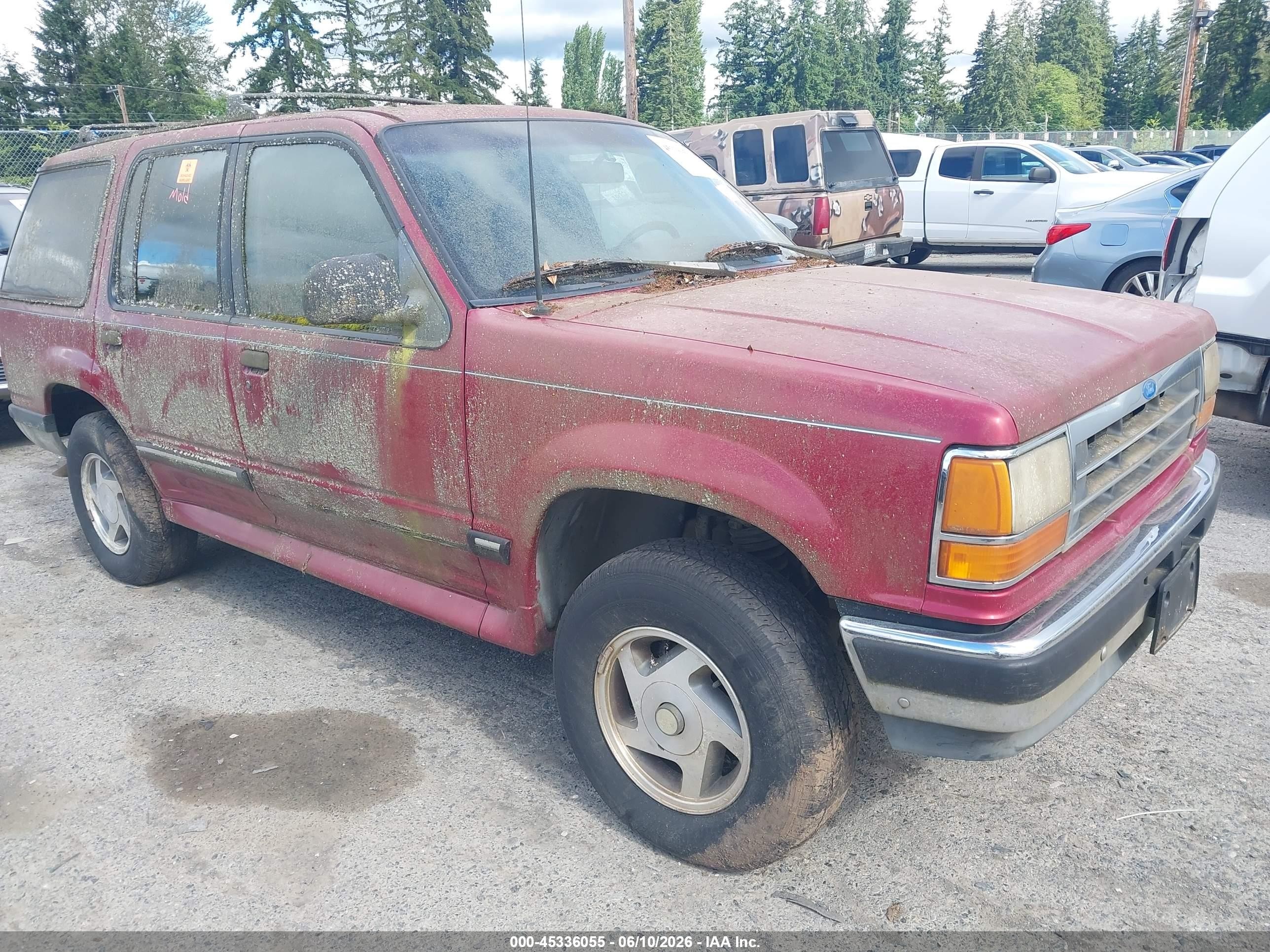 1994 Ford Explorer Eddie Bauer, VIN 1FMDU34X5RUA87555 — Front end