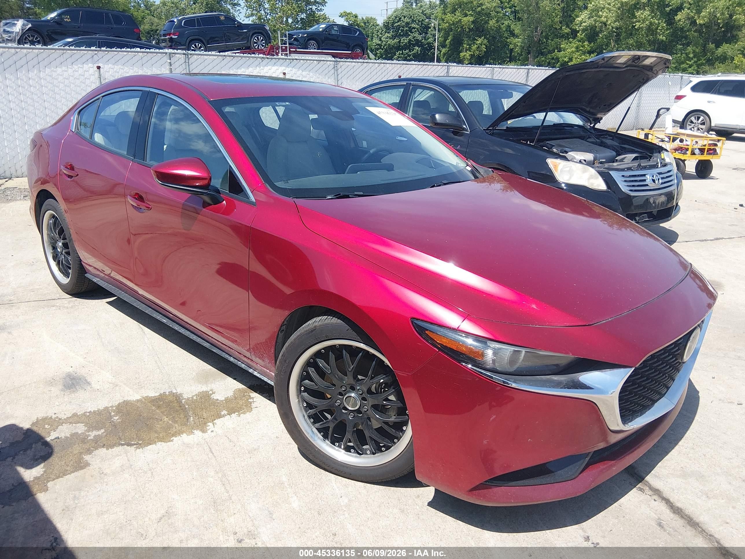 2019 Mazda 3 Premium, VIN JM1BPBEM9K1117178 — Front end