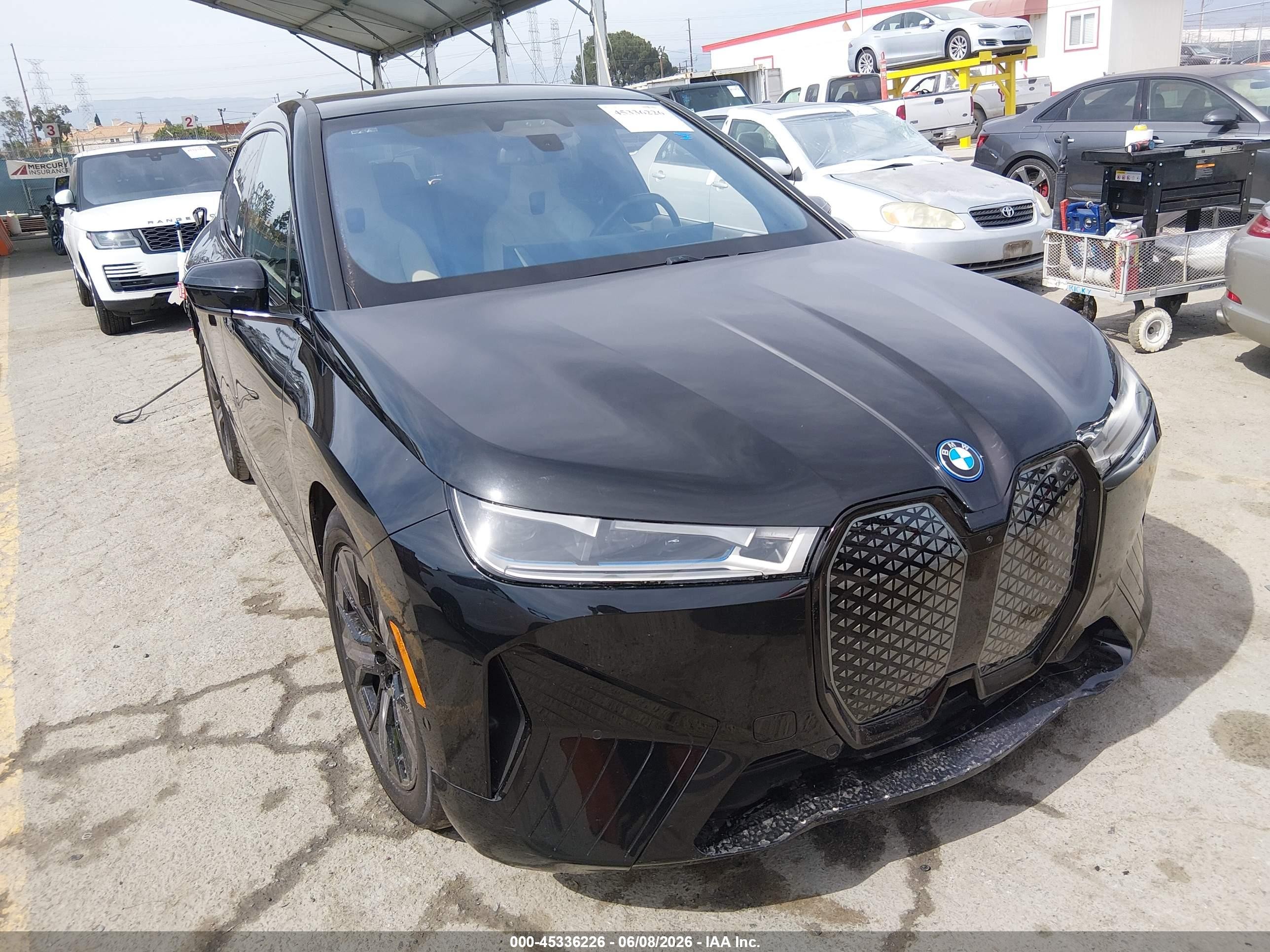 2024 BMW iX xDrive50, VIN WB523CF06RCR48869 — Side