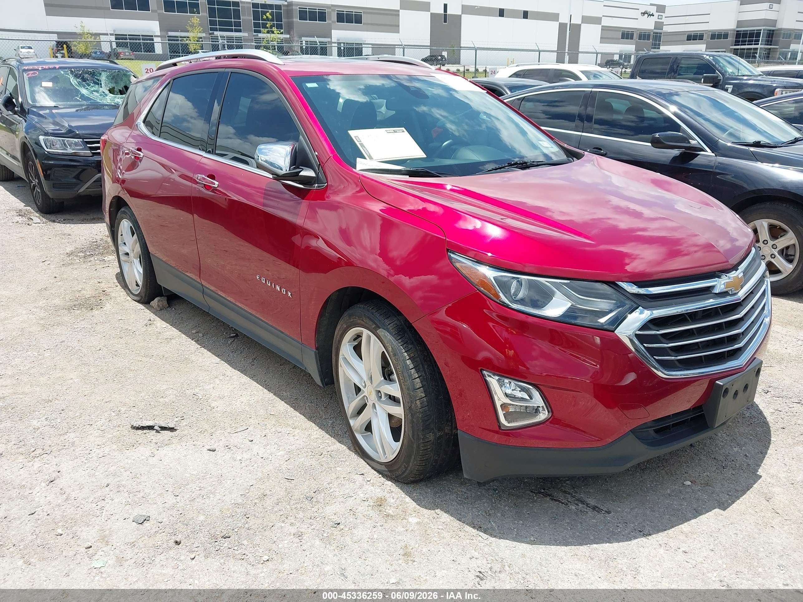 2018 Chevrolet Equinox Premier, VIN 2GNAXMEV6J6129145 — Front end