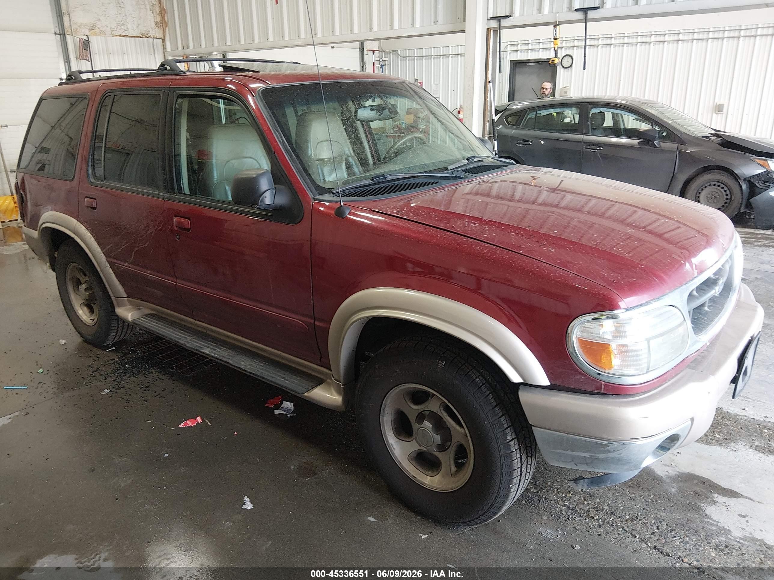2000 Ford Explorer Eddie Bauer, VIN 1FMZU84PXYZA46214 — Normal wear