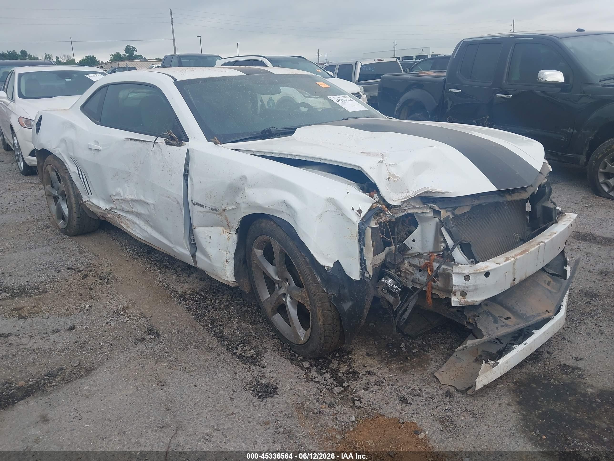 2013 Chevrolet Camaro LS, VIN 2G1FA1E39D9202405 — Front end