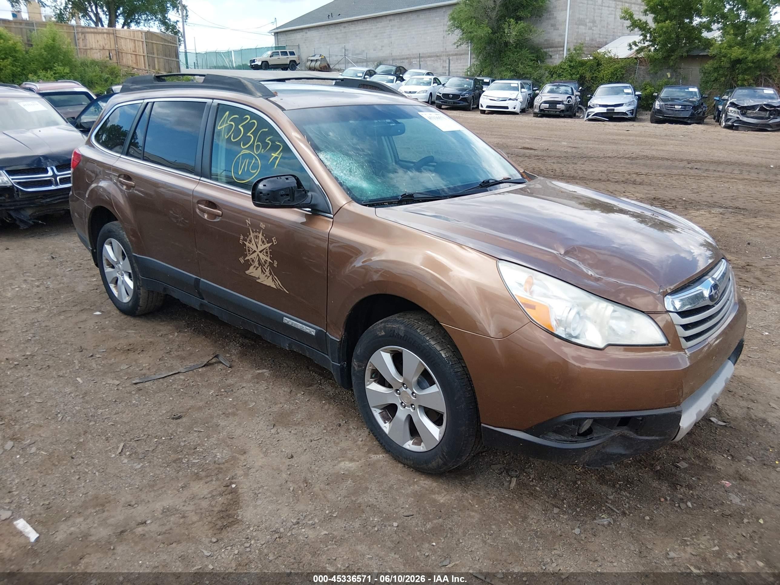 2011 Subaru Outback Limited Power Moon, VIN 4S4BRCKC6B3412704 — Перед