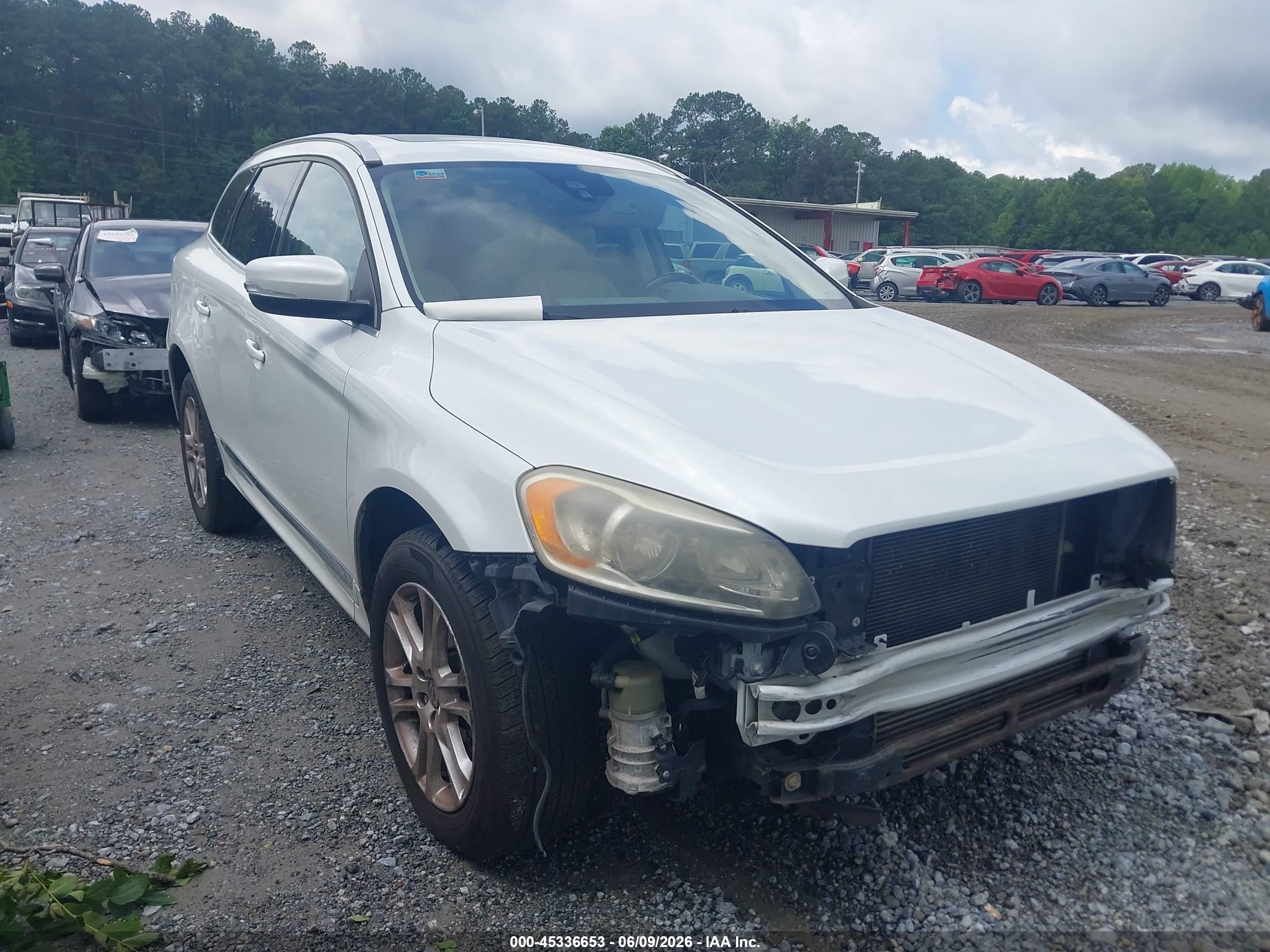 2015 Volvo XC60 T5, VIN YV4612RK9F2630181 — Front end