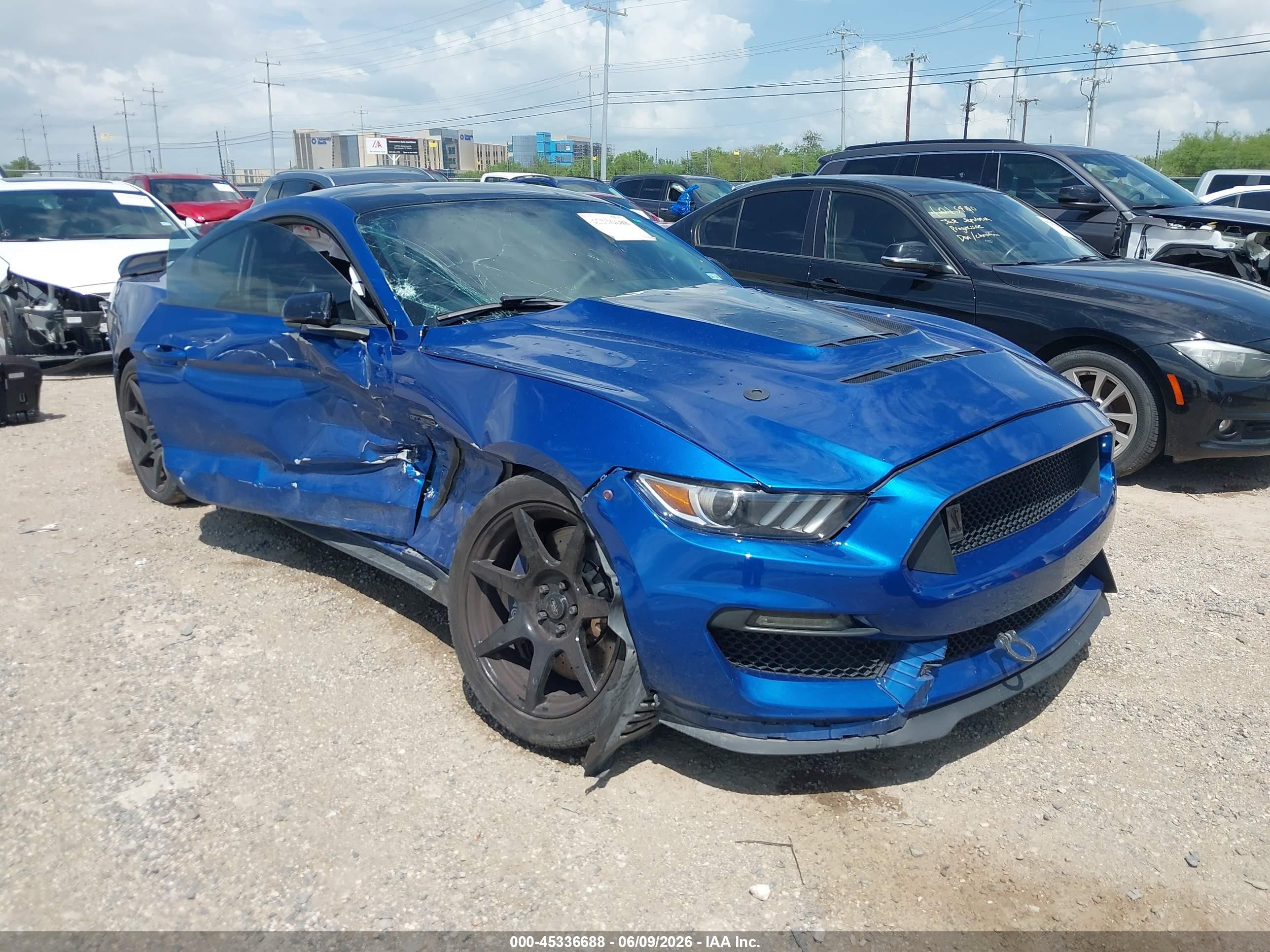 2017 Ford Mustang Shelby GT350, VIN 1FA6P8JZ2H5520707 — Side