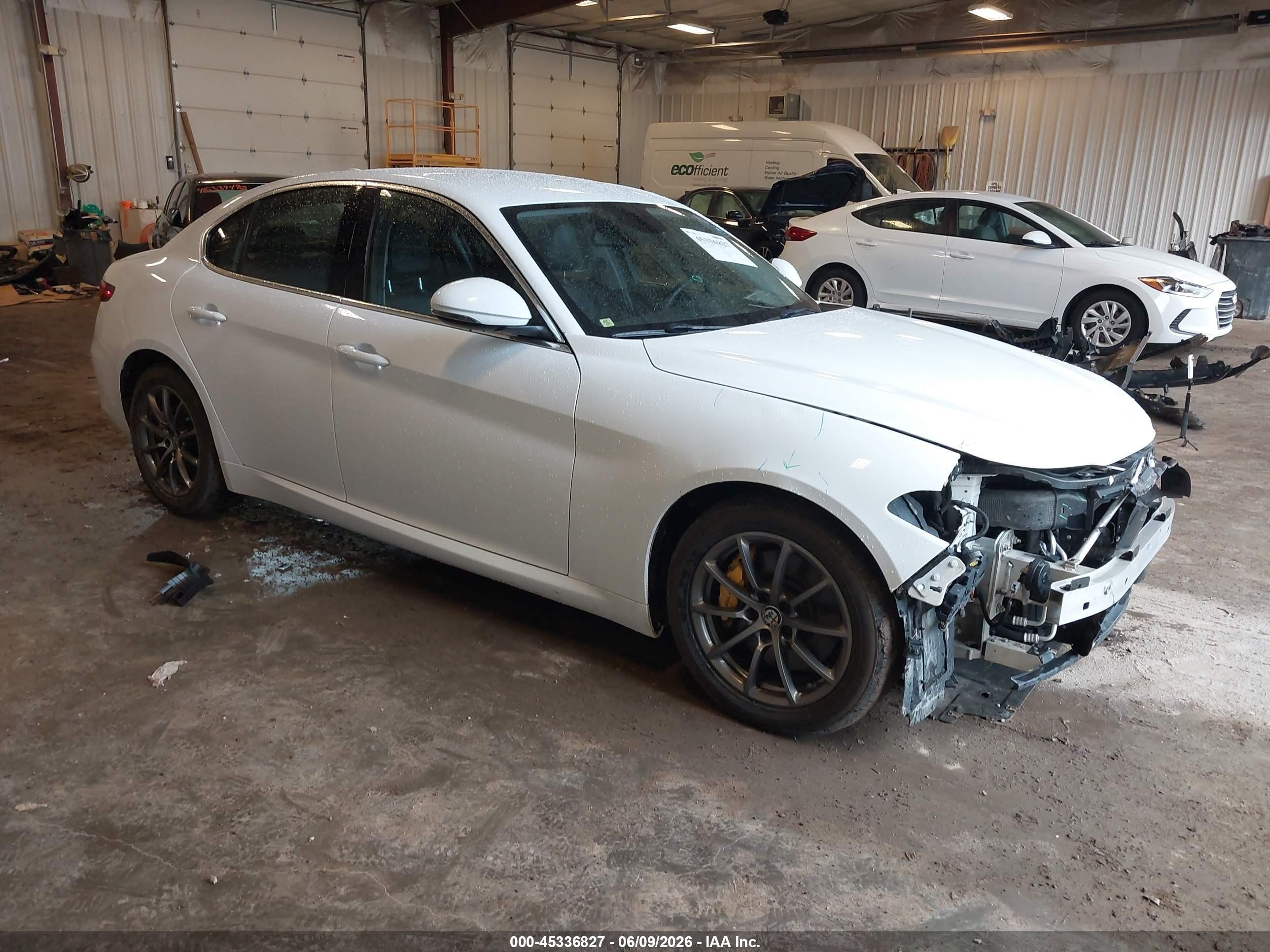 2017 Alfa Romeo Giulia, VIN ZARFAEDN6H7539046 — Front end