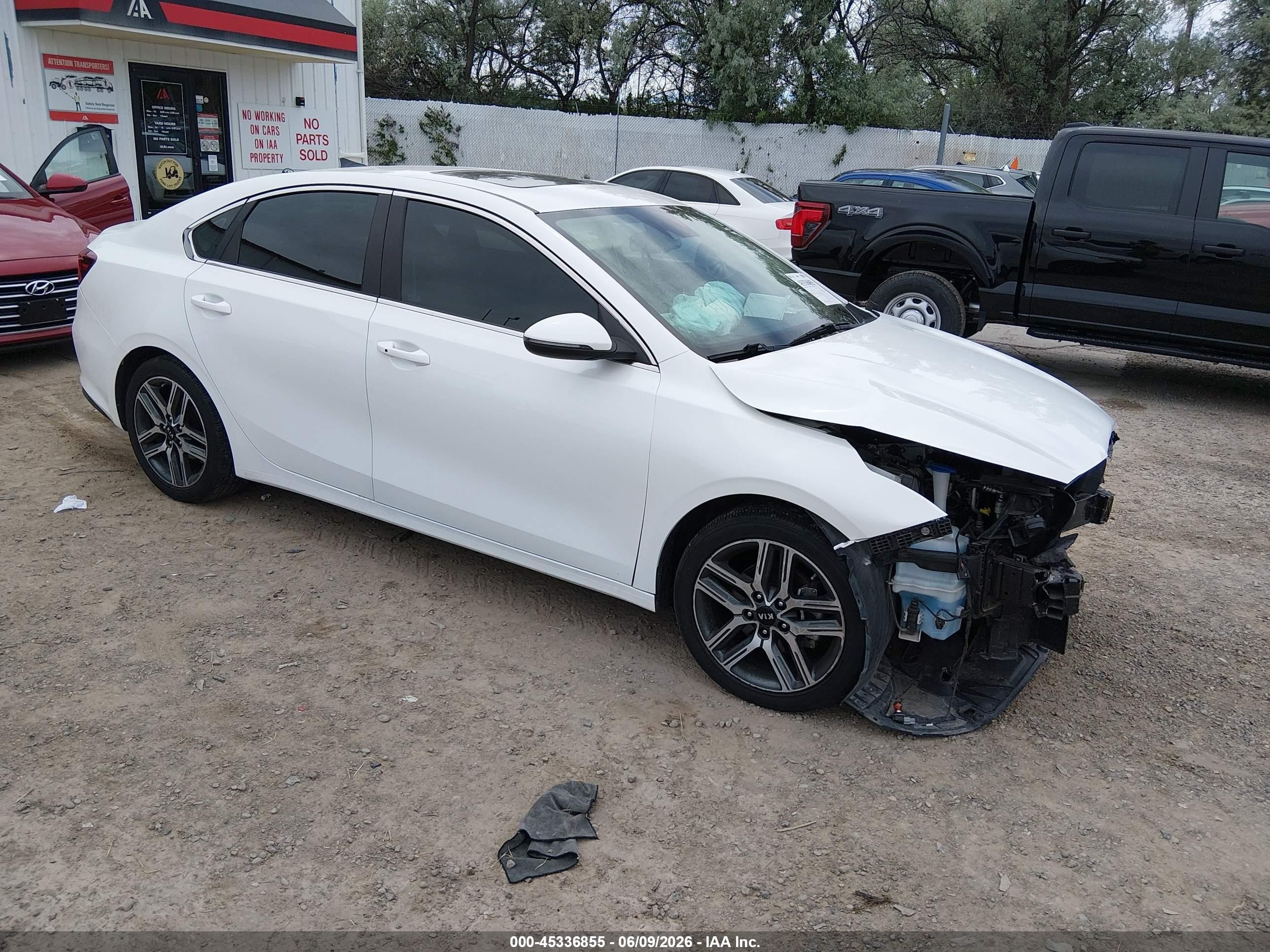 2021 Kia Forte EX, VIN 3KPF54AD2ME284006 — Front end