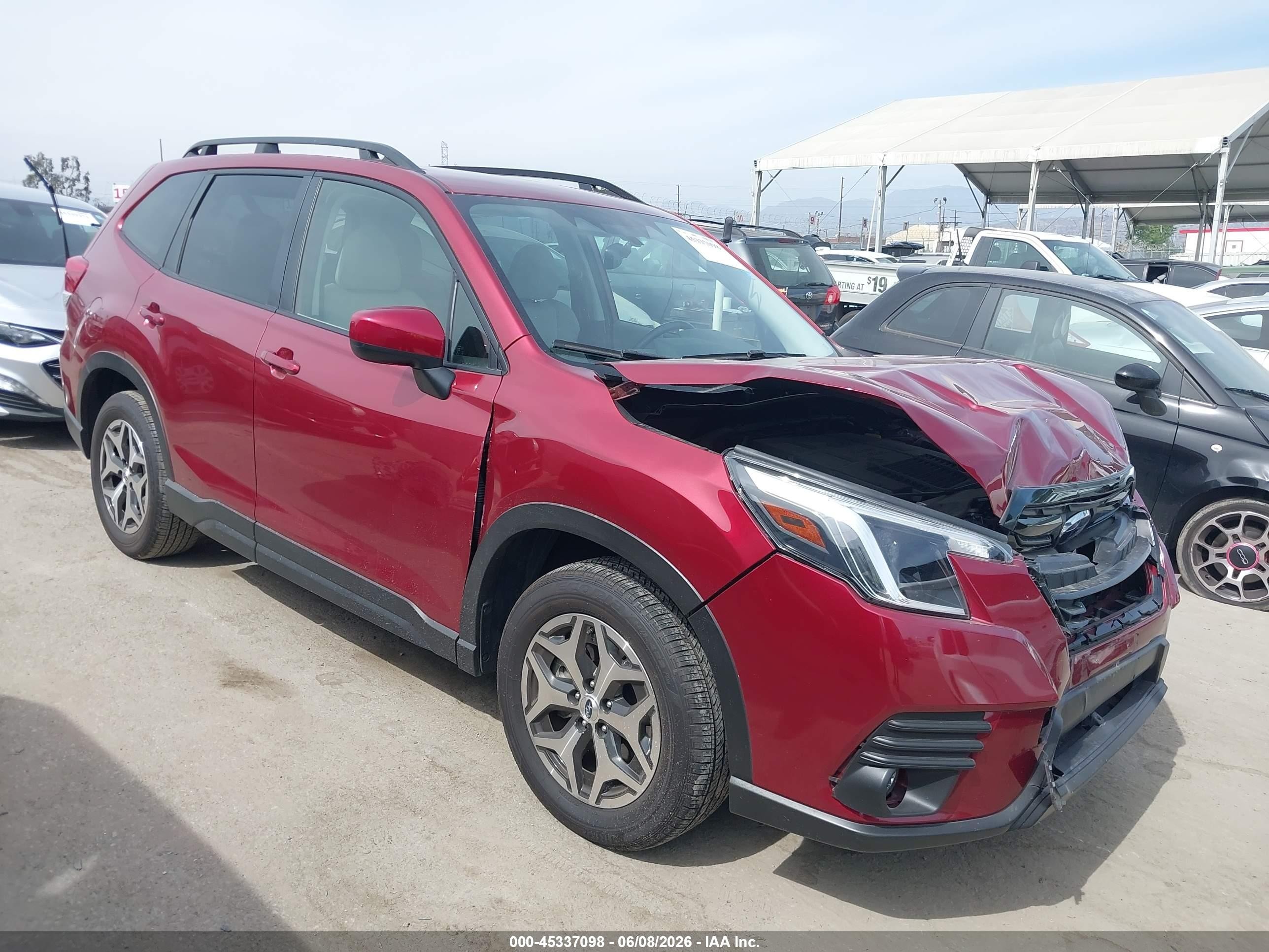2024 Subaru Forester Premium, VIN JF2SKADC0RH419690 — Перед