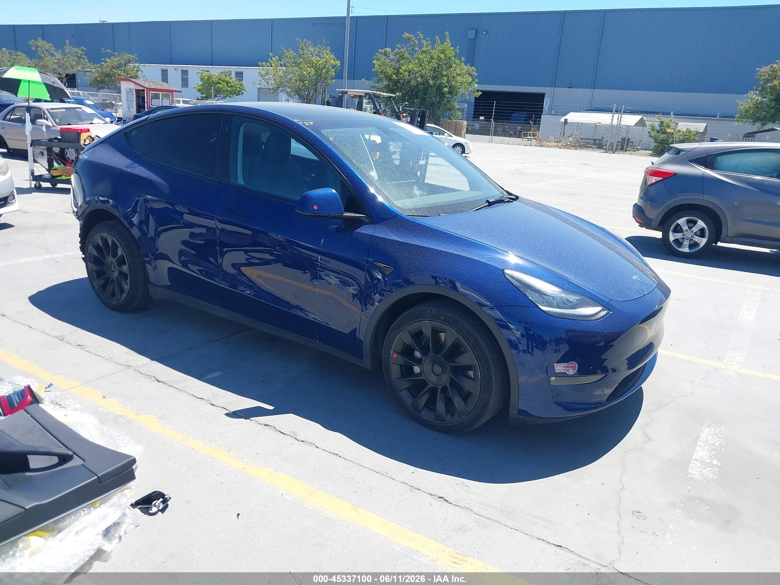 2021 Tesla Model Y Long Range, VIN 5YJYGDEE1MF294624 — Rear end