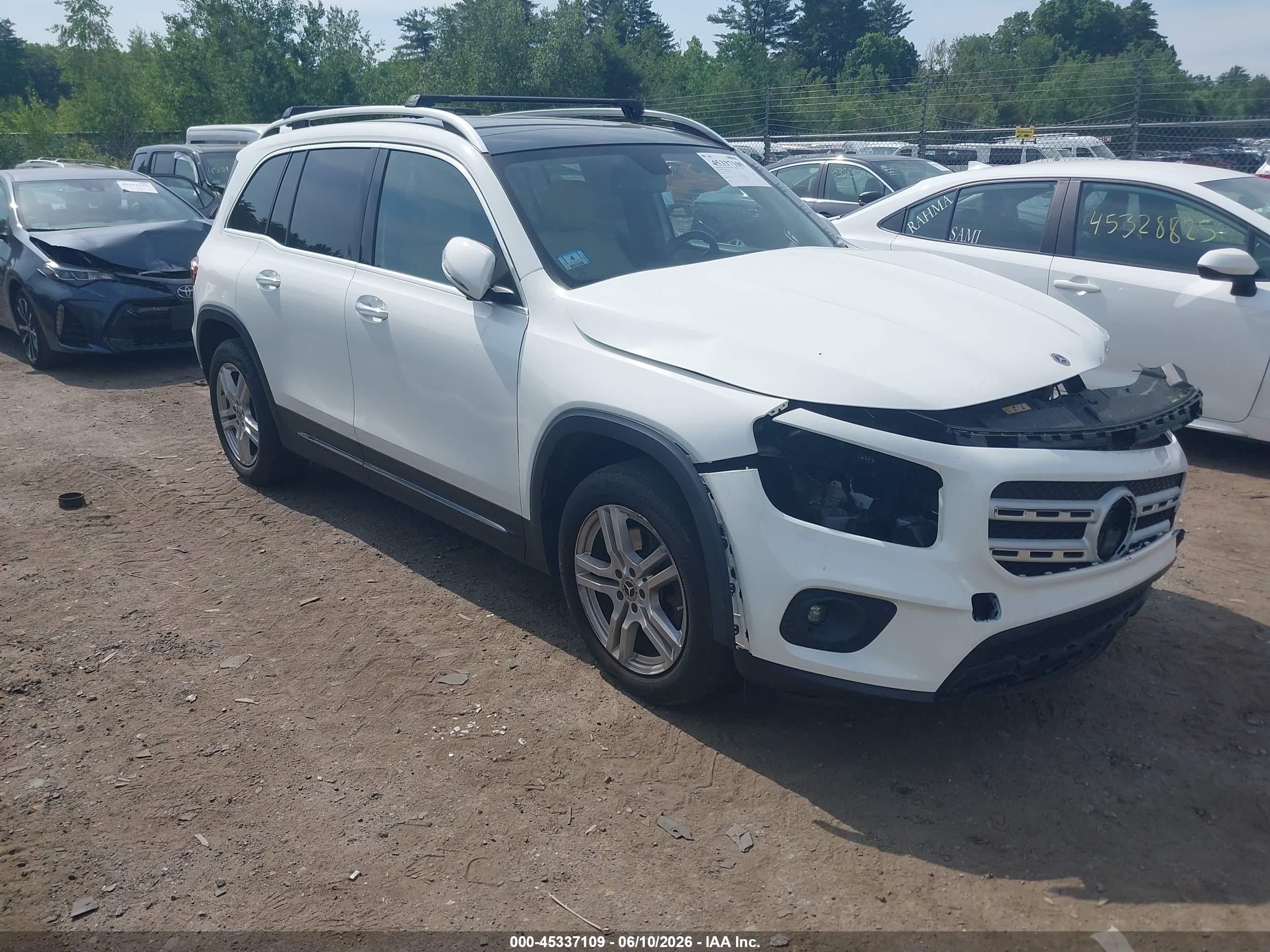 2022 Mercedes-Benz GLB 250, VIN W1N4M4HB9NW232760 — Front end