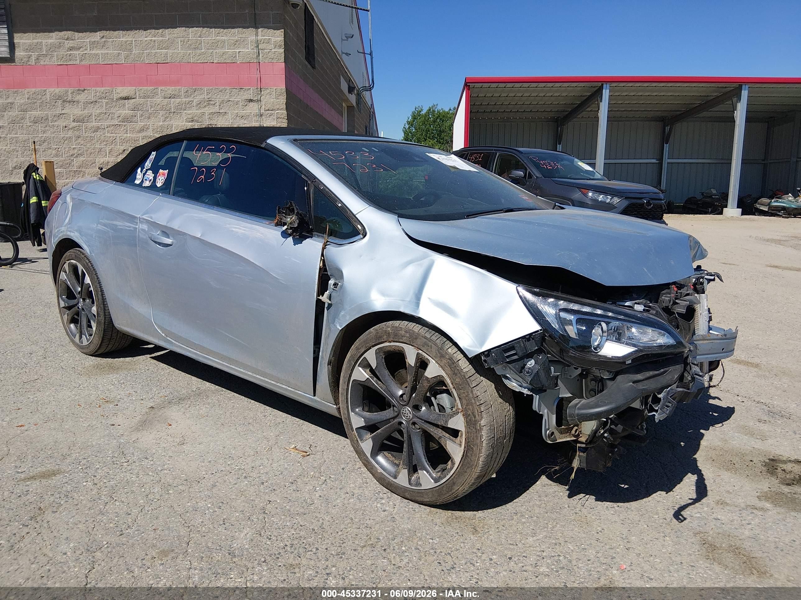 2017 Buick Cascada Premium, VIN W04WH3N56HG012479 — Front end