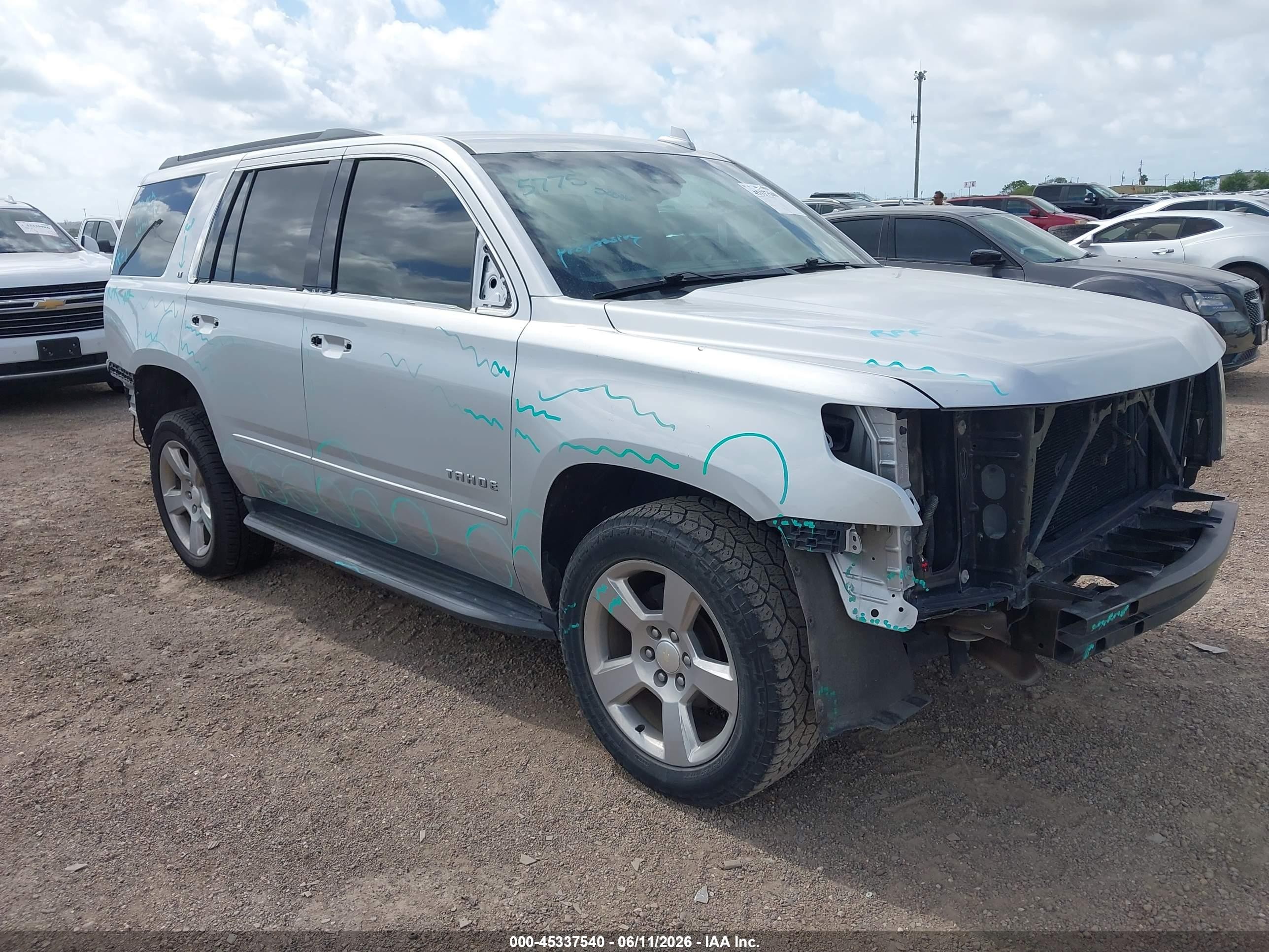 2020 Chevrolet Tahoe LT, VIN 1GNSCBKC1LR135689 — Front end