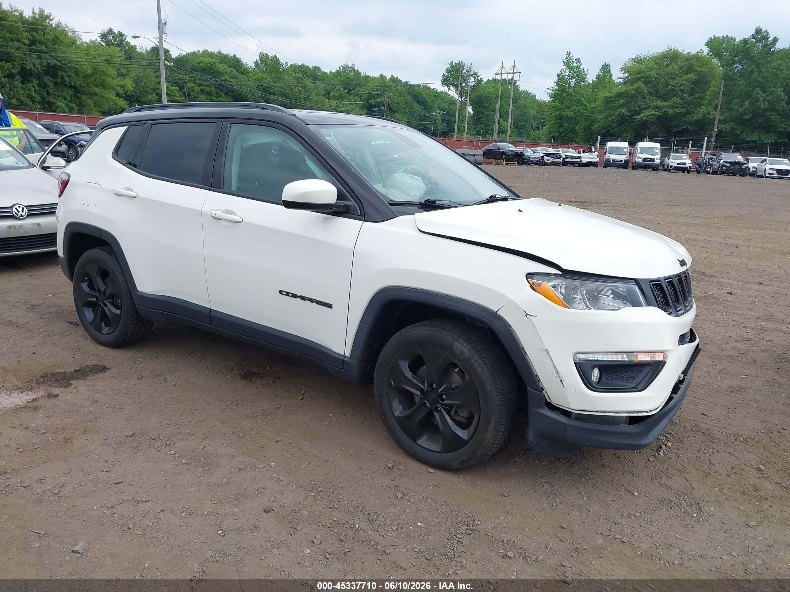 2020 Jeep Compass Latitude, VIN 3C4NJDBB8LT129877 — Front end