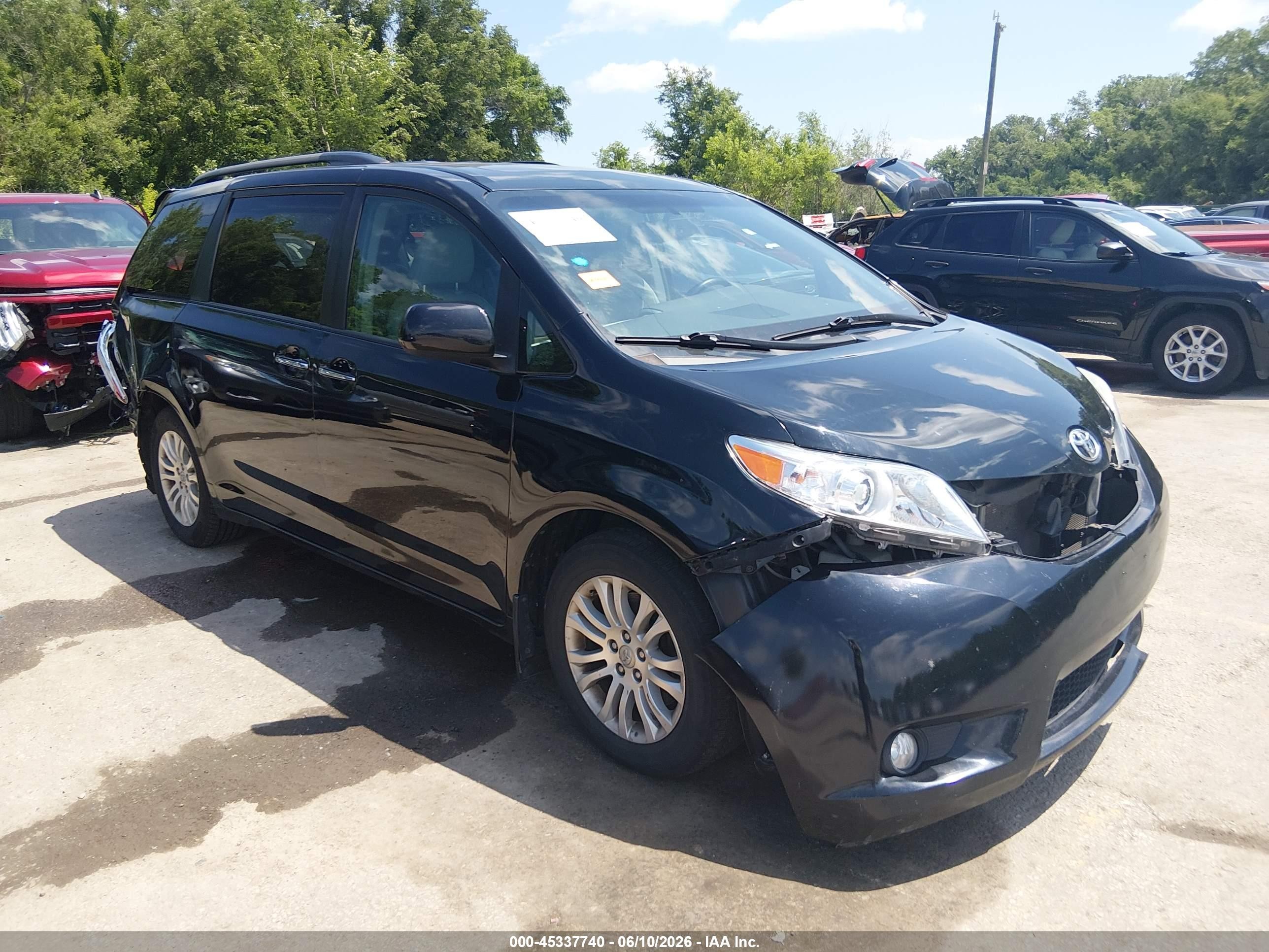 2017 Toyota Sienna XLE, VIN 5TDYZ3DC9HS873446 — All over