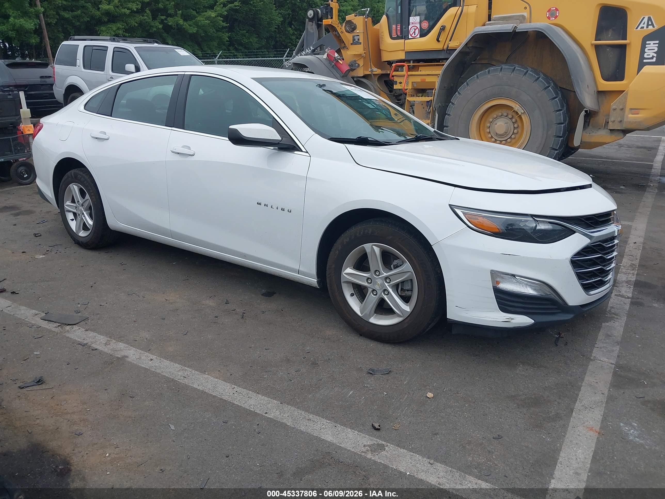 2021 Chevrolet Malibu LS, VIN 1G1ZC5ST1MF087311 — Перед