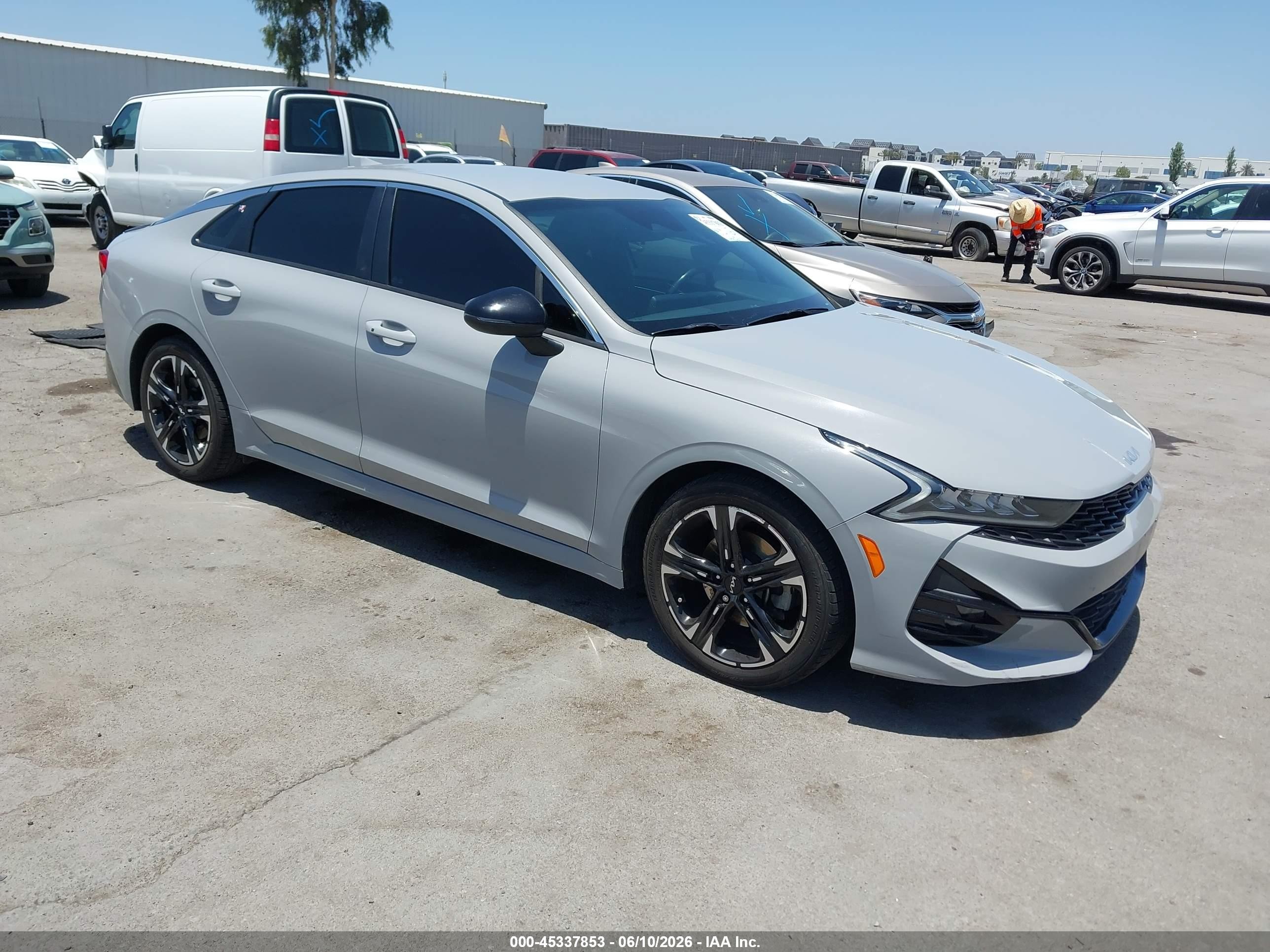 2022 Kia K5 GT-Line, VIN 5XXG64J23NG104539 — Side
