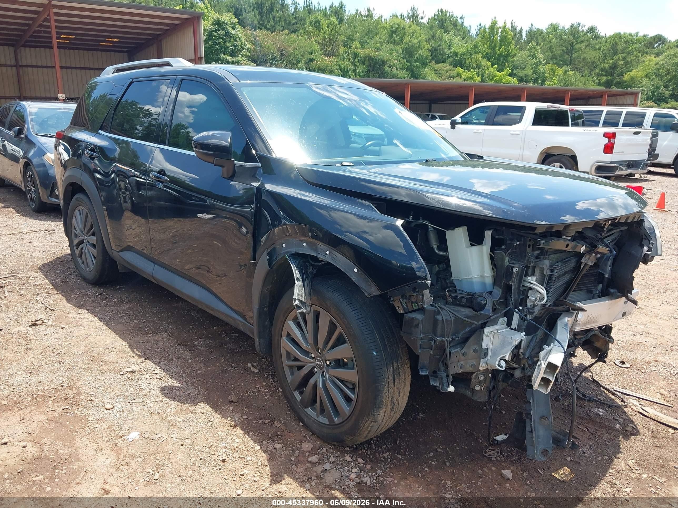 2022 Nissan Pathfinder SL, VIN 5N1DR3CBXNC231155 — Перед