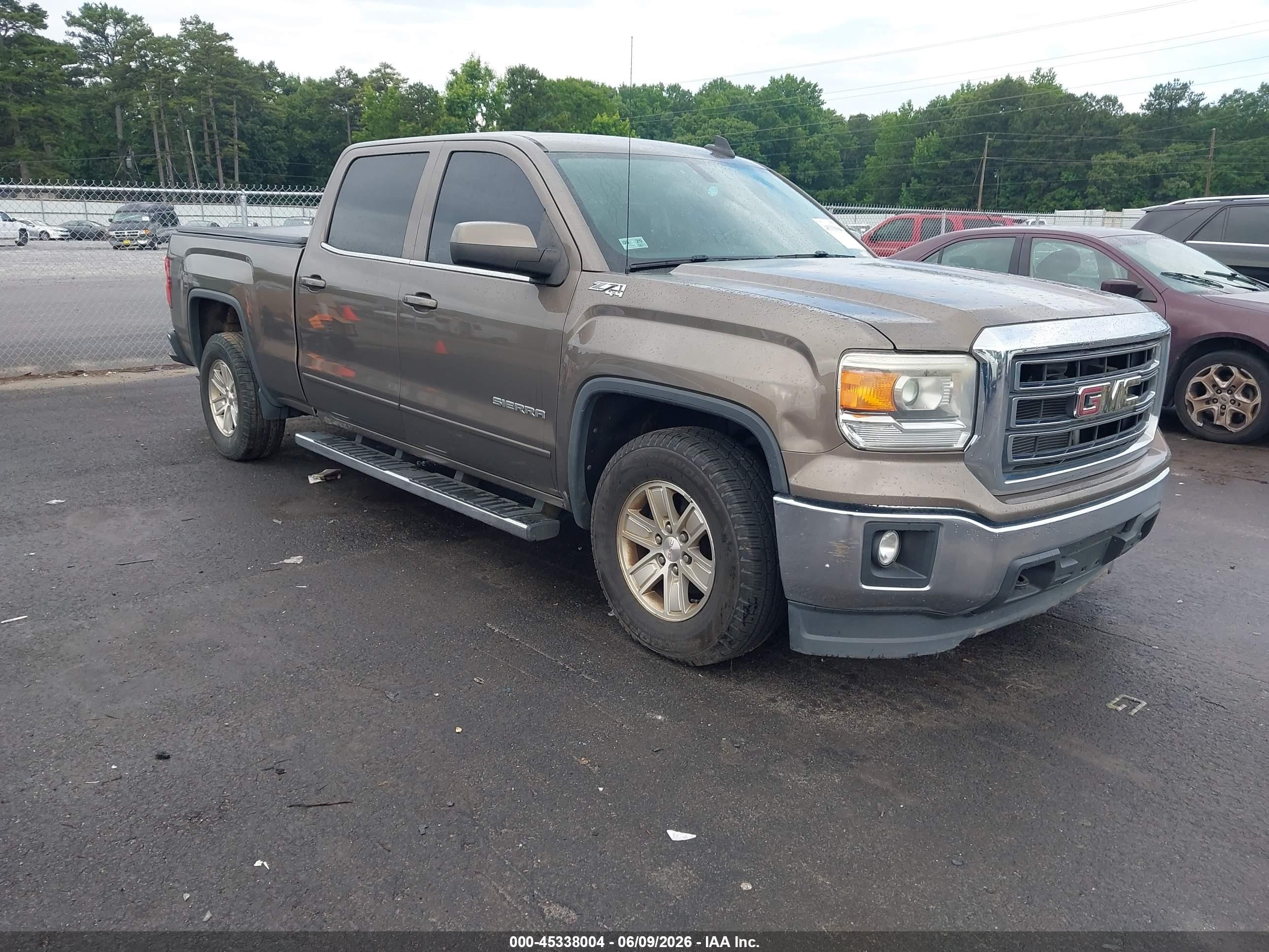 2015 GMC Sierra 1500 SLE, VIN 3GTU2UEC5FG470471 — Front end