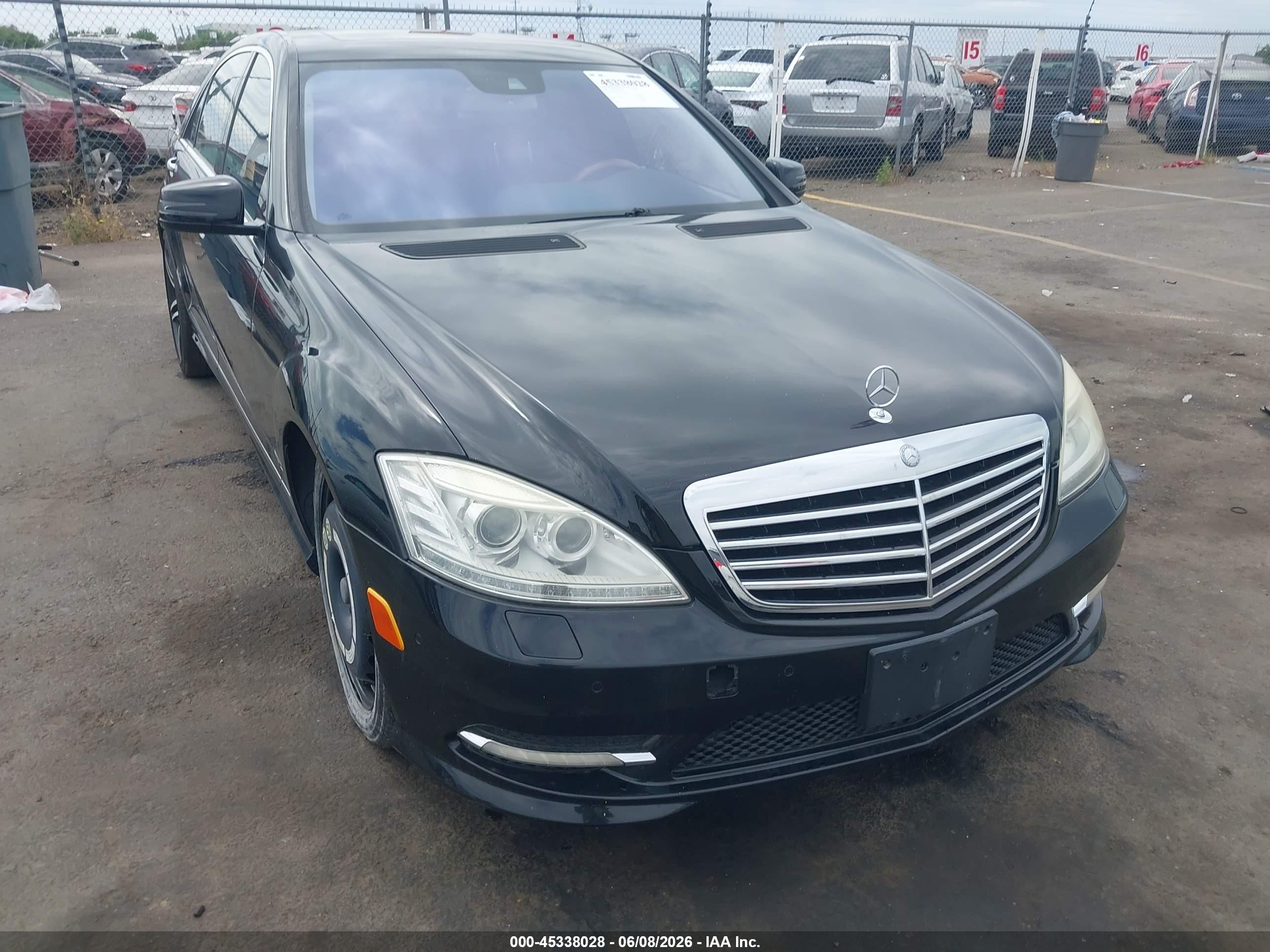 2010 Mercedes-Benz S 550, VIN WDDNG7BB8AA297318 — Rear end