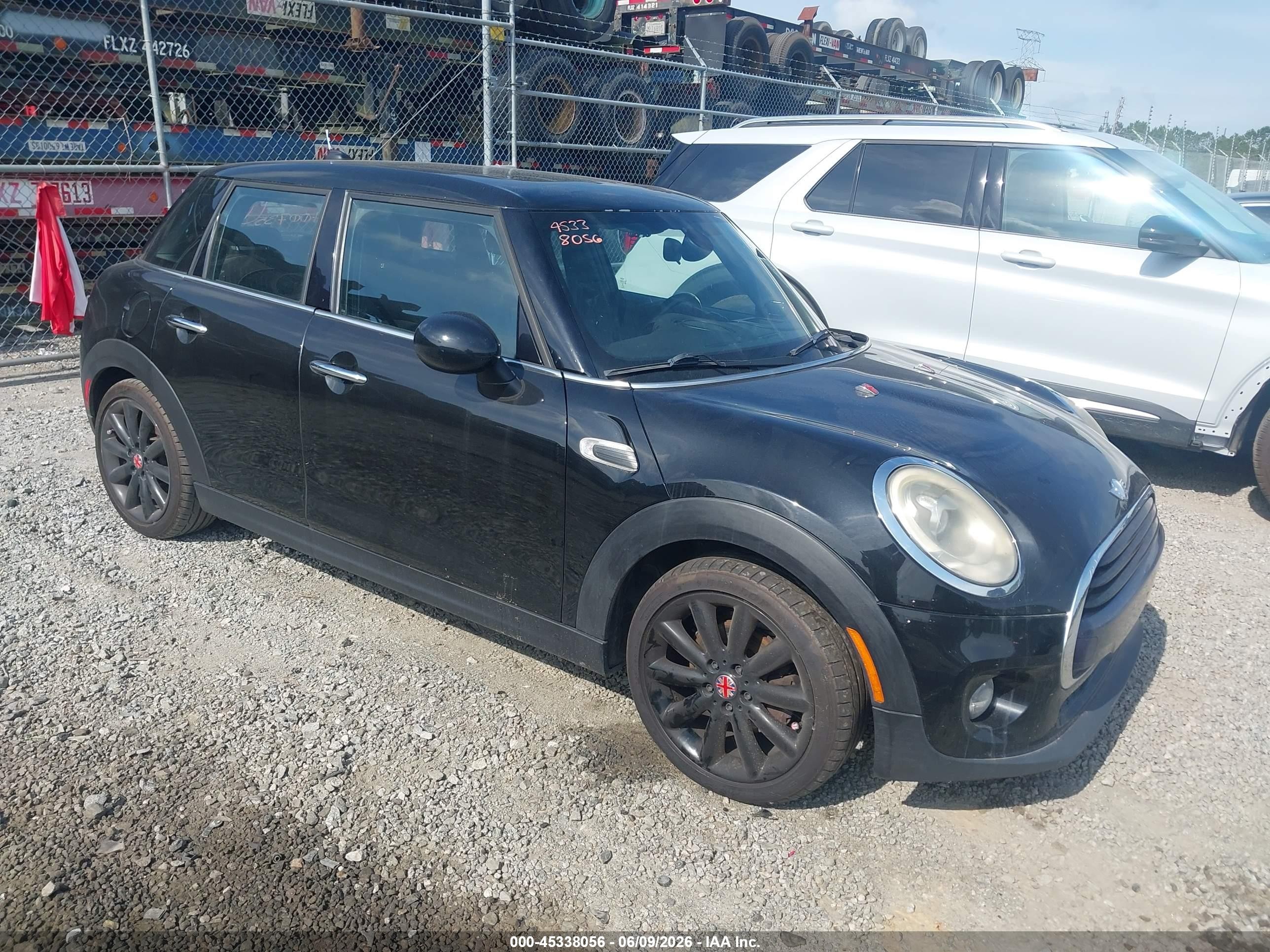 2016 MINI Hardtop 4 Door, VIN WMWXU1C50G2D57418 — Rear end