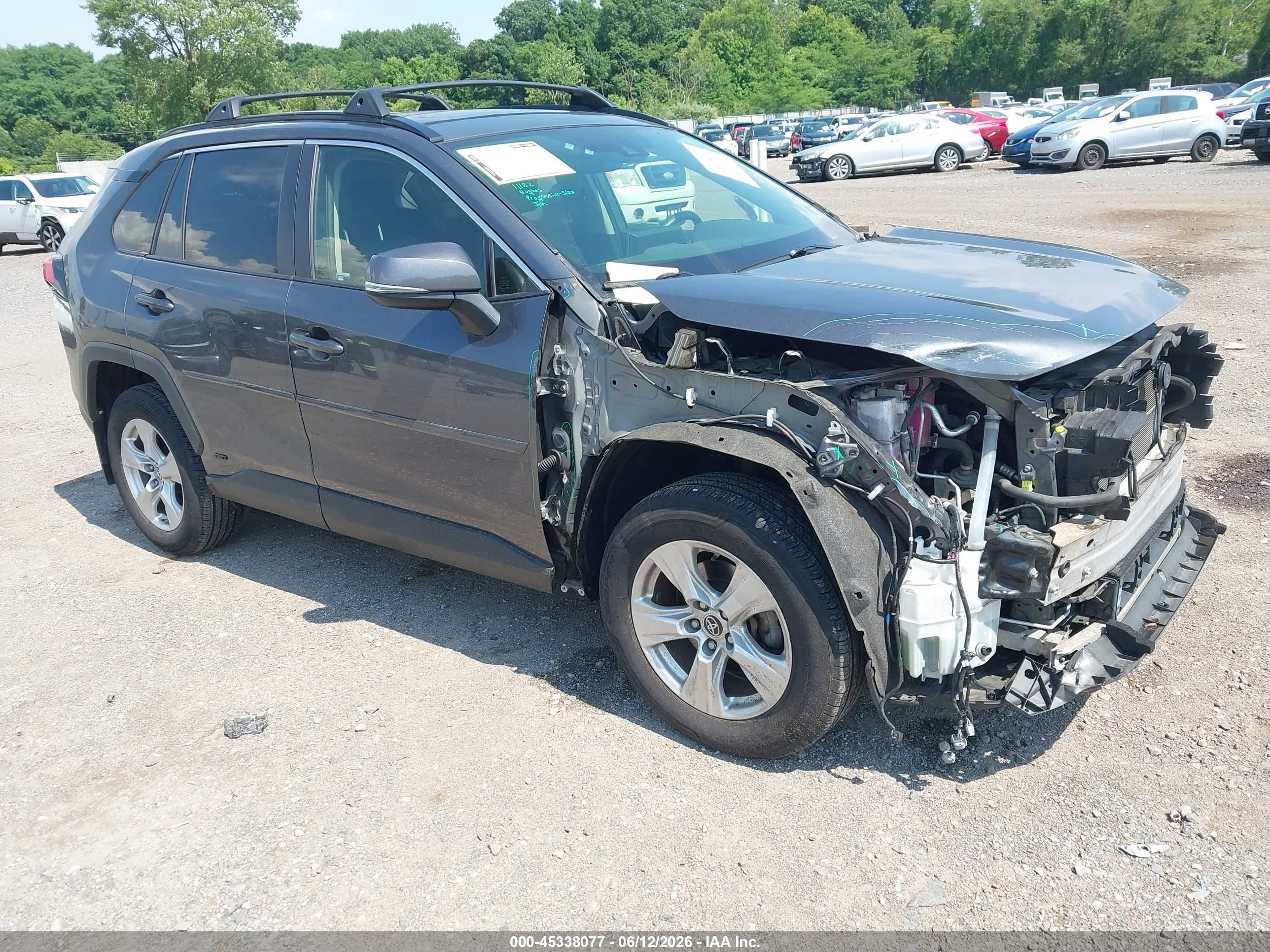 2019 Toyota RAV4 Hybrid XLE, VIN JTMRWRFV4KD030899 — Перед